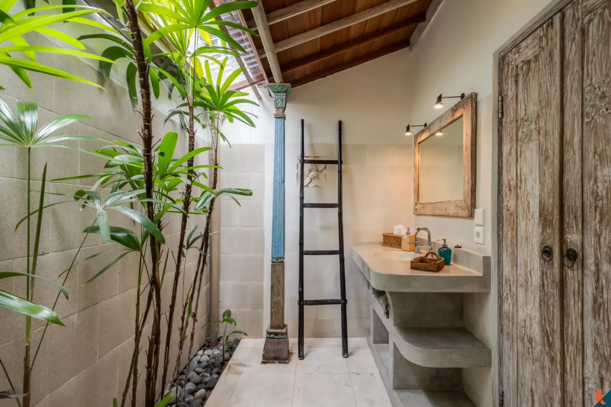 Charming Balinese Three Bedroom Villa for Lease in Central Drupadi