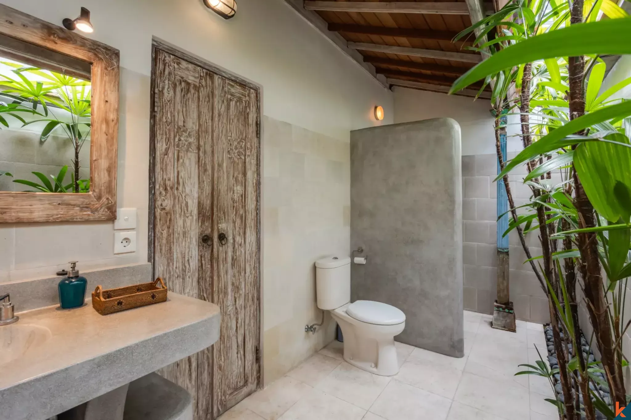 Charming Balinese Three Bedroom Villa for Lease in Central Drupadi