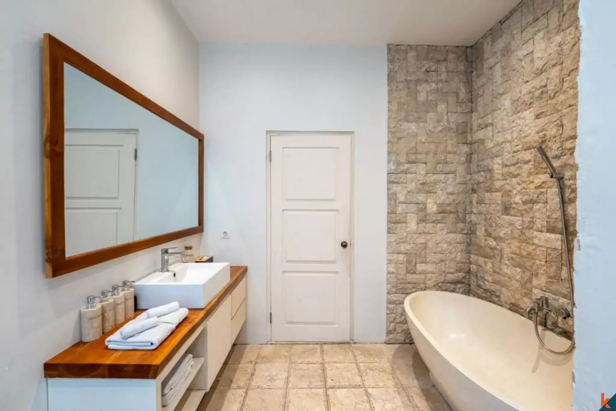 Vila liburan dengan dua kamar tidur dan hak sewa di bagian utara Seminyak