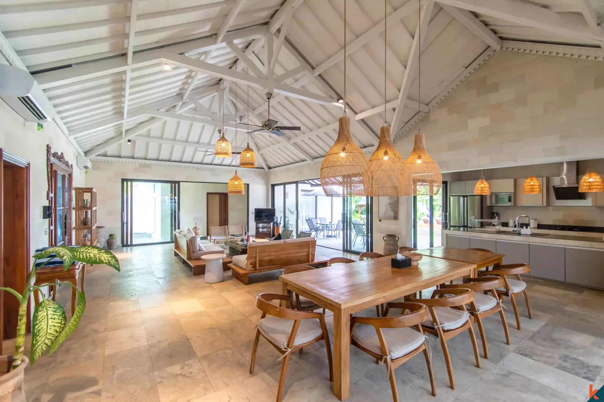 Superbe propriété immobilière de six chambres avec vue sur les rizières verdoyantes à Babakan