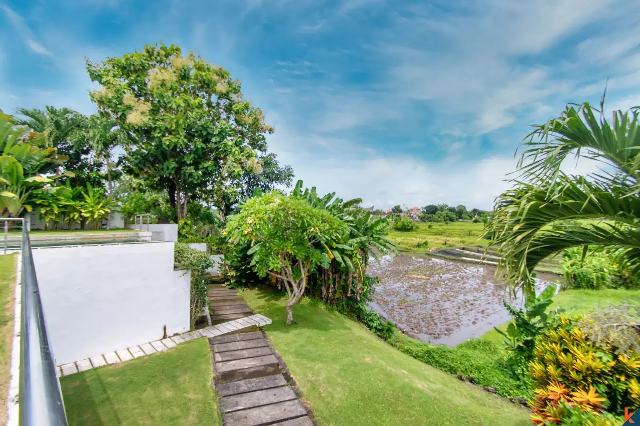 Superbe propriété immobilière de six chambres avec vue sur les rizières verdoyantes à Babakan