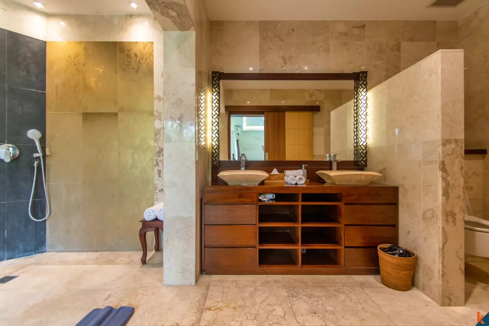 Superbe propriété immobilière de six chambres avec vue sur les rizières verdoyantes à Babakan