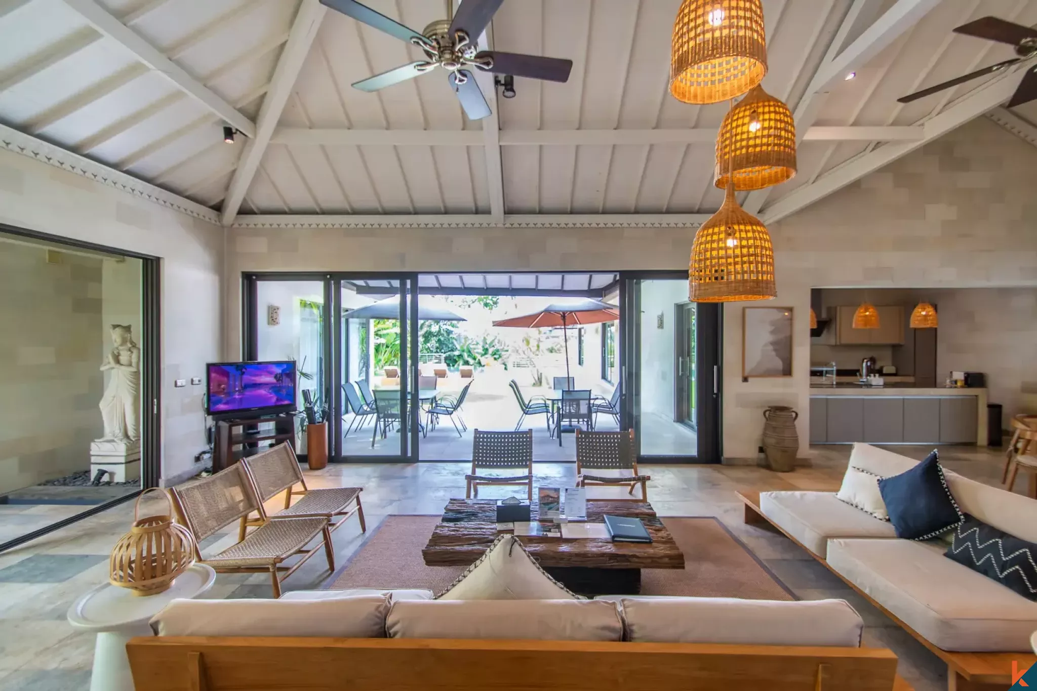 Superbe propriété immobilière de six chambres avec vue sur les rizières verdoyantes à Babakan