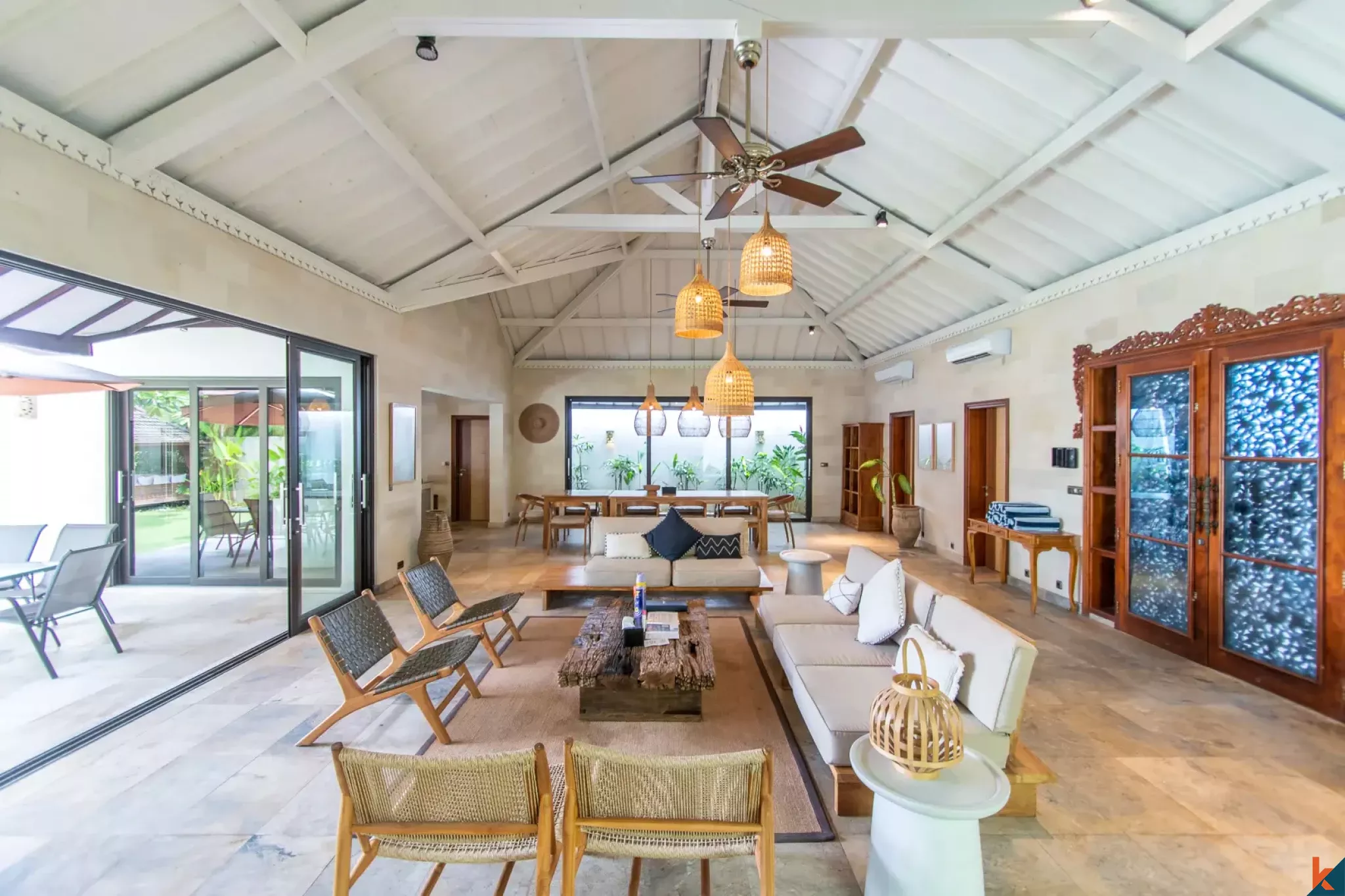 Superbe propriété immobilière de six chambres à coucher avec vue sur les rizières verdoyantes à Babakan