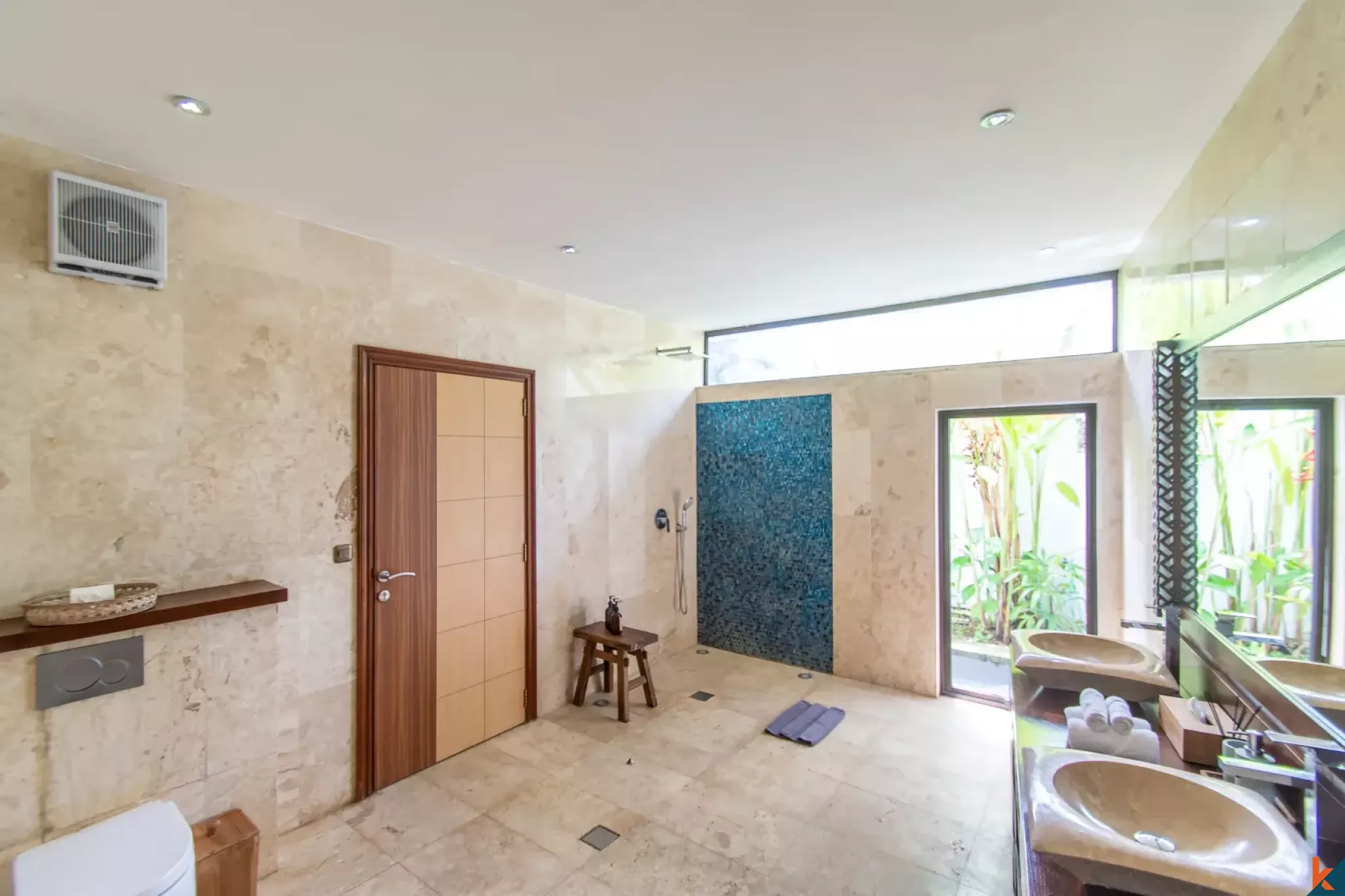 Superbe propriété immobilière de six chambres à coucher avec vue sur les rizières verdoyantes à Babakan