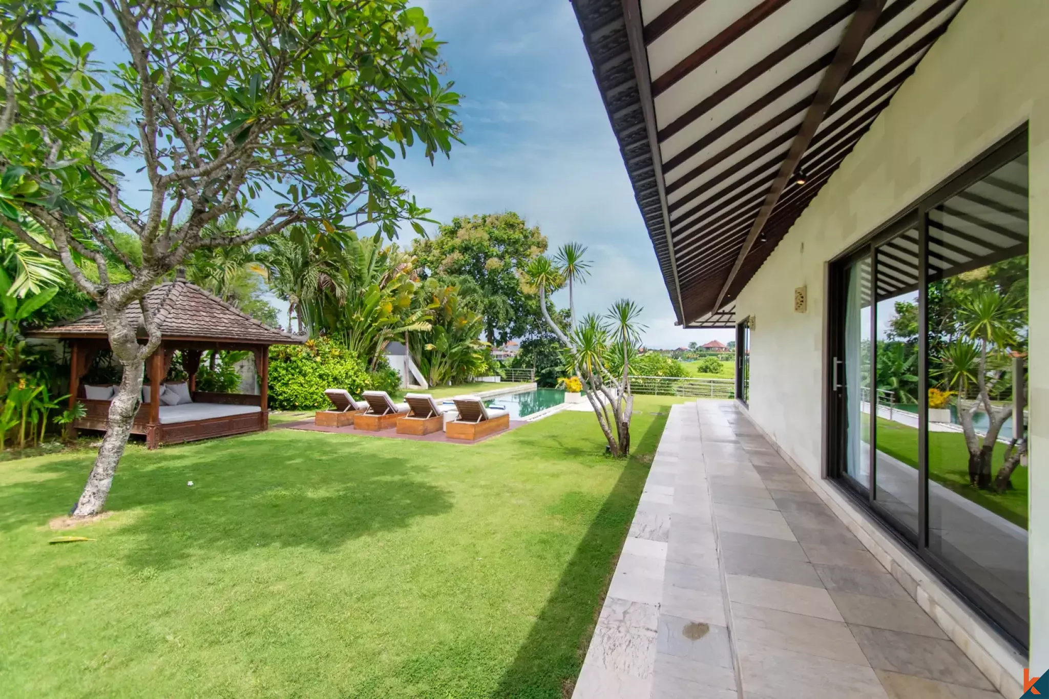 Superbe propriété immobilière de six chambres à coucher avec vue sur les rizières verdoyantes à Babakan