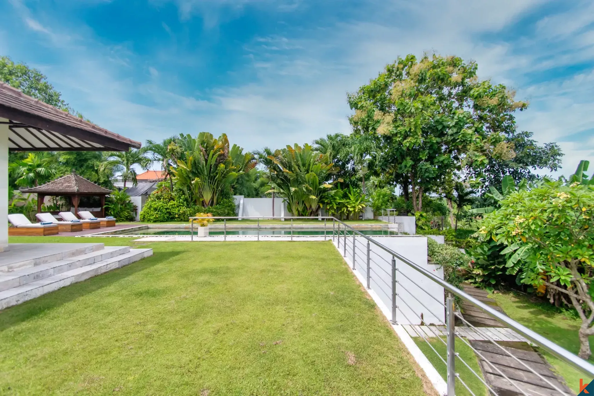 Superbe propriété immobilière de six chambres à coucher avec vue sur les rizières verdoyantes à Babakan