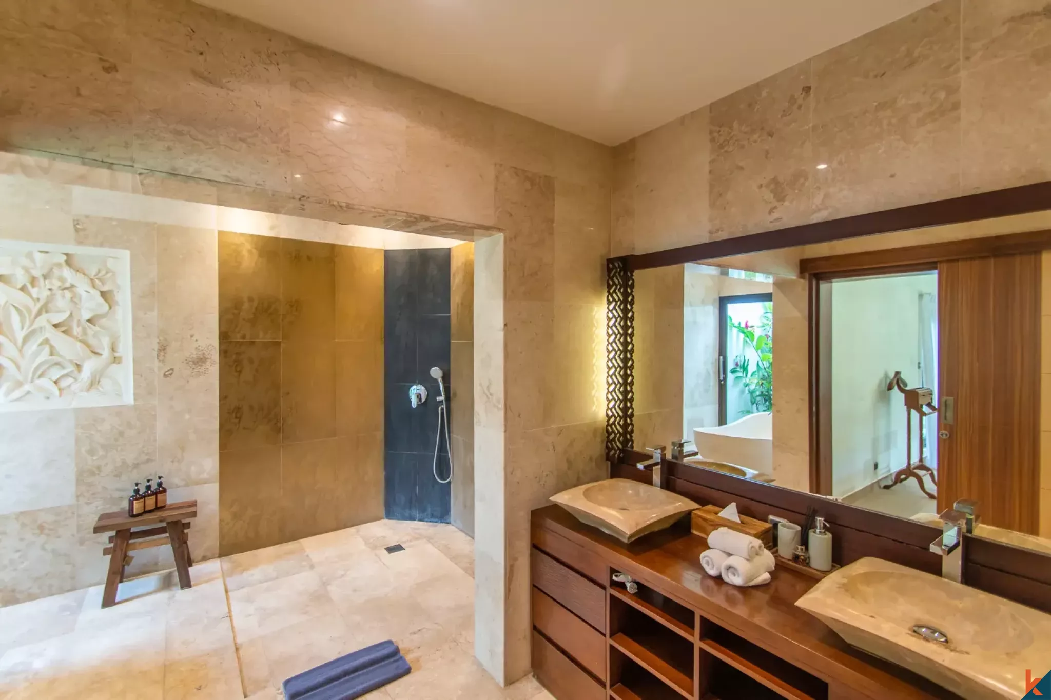 Superbe propriété immobilière de six chambres à coucher avec vue sur les rizières verdoyantes à Babakan