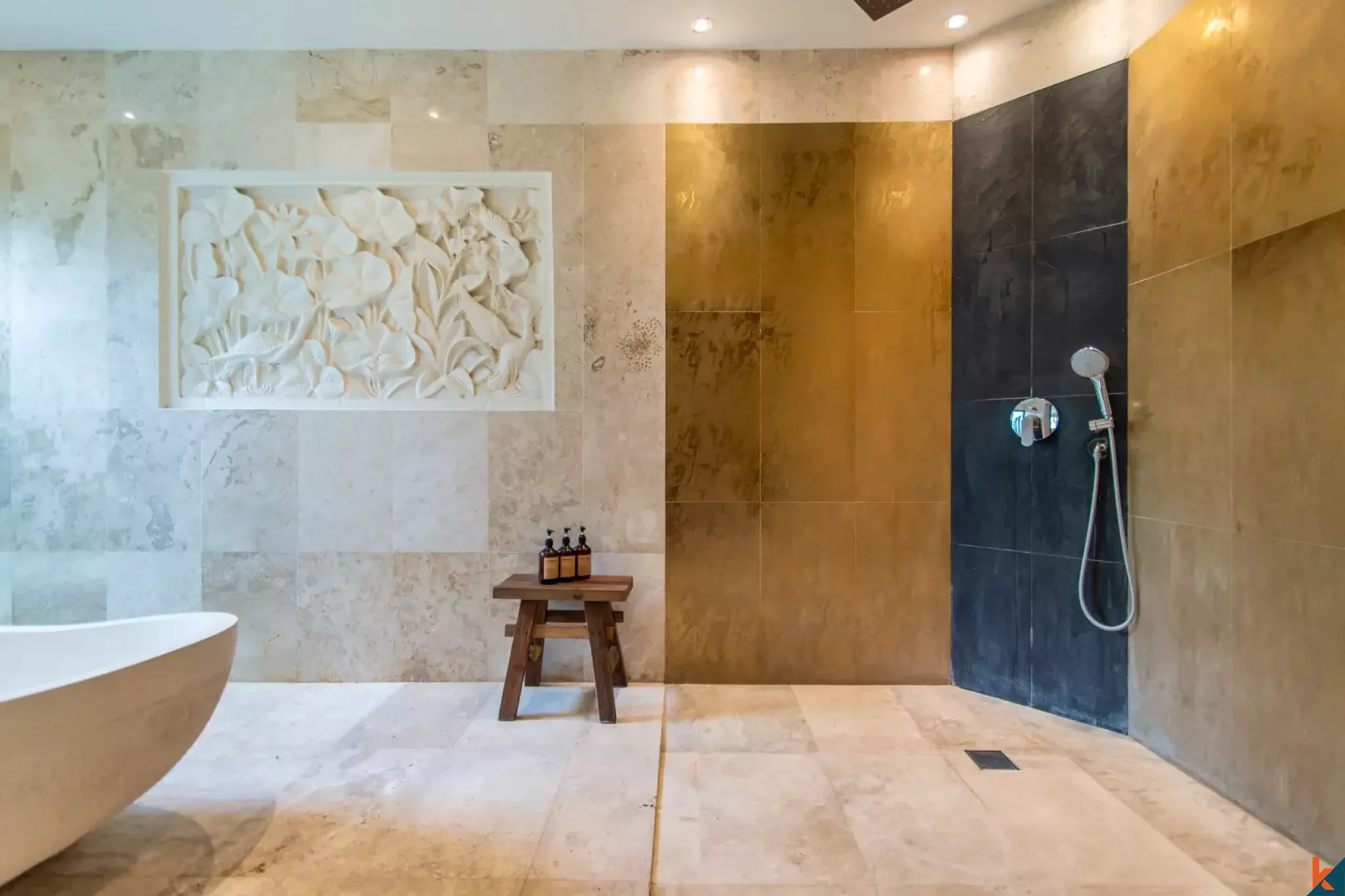 Superbe propriété immobilière de six chambres à coucher avec vue sur les rizières verdoyantes à Babakan