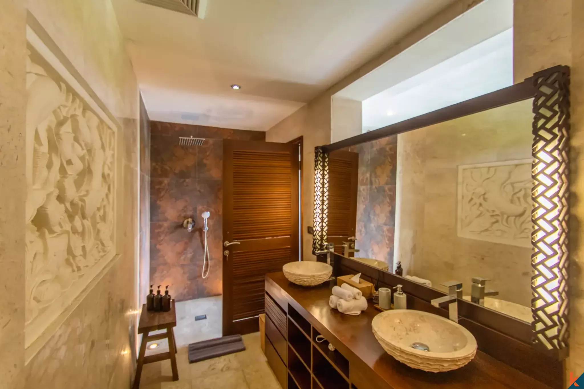 Superbe propriété immobilière de six chambres à coucher avec vue sur les rizières verdoyantes à Babakan