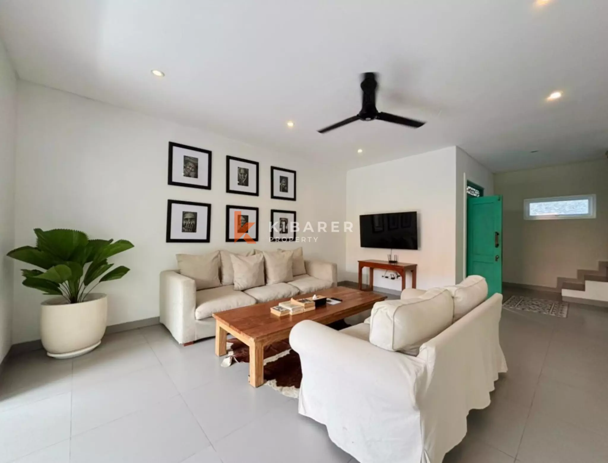 Villa Dua Kamar Tidur Tertutup dengan Nuansa Tropis Pribadi di Canggu