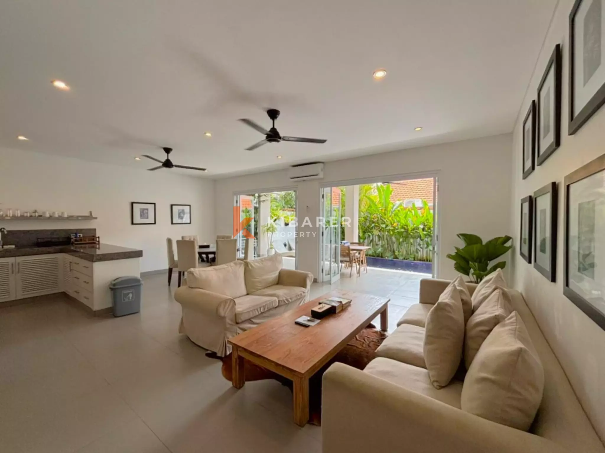 Villa Dua Kamar Tidur Tertutup dengan Nuansa Tropis Pribadi di Canggu