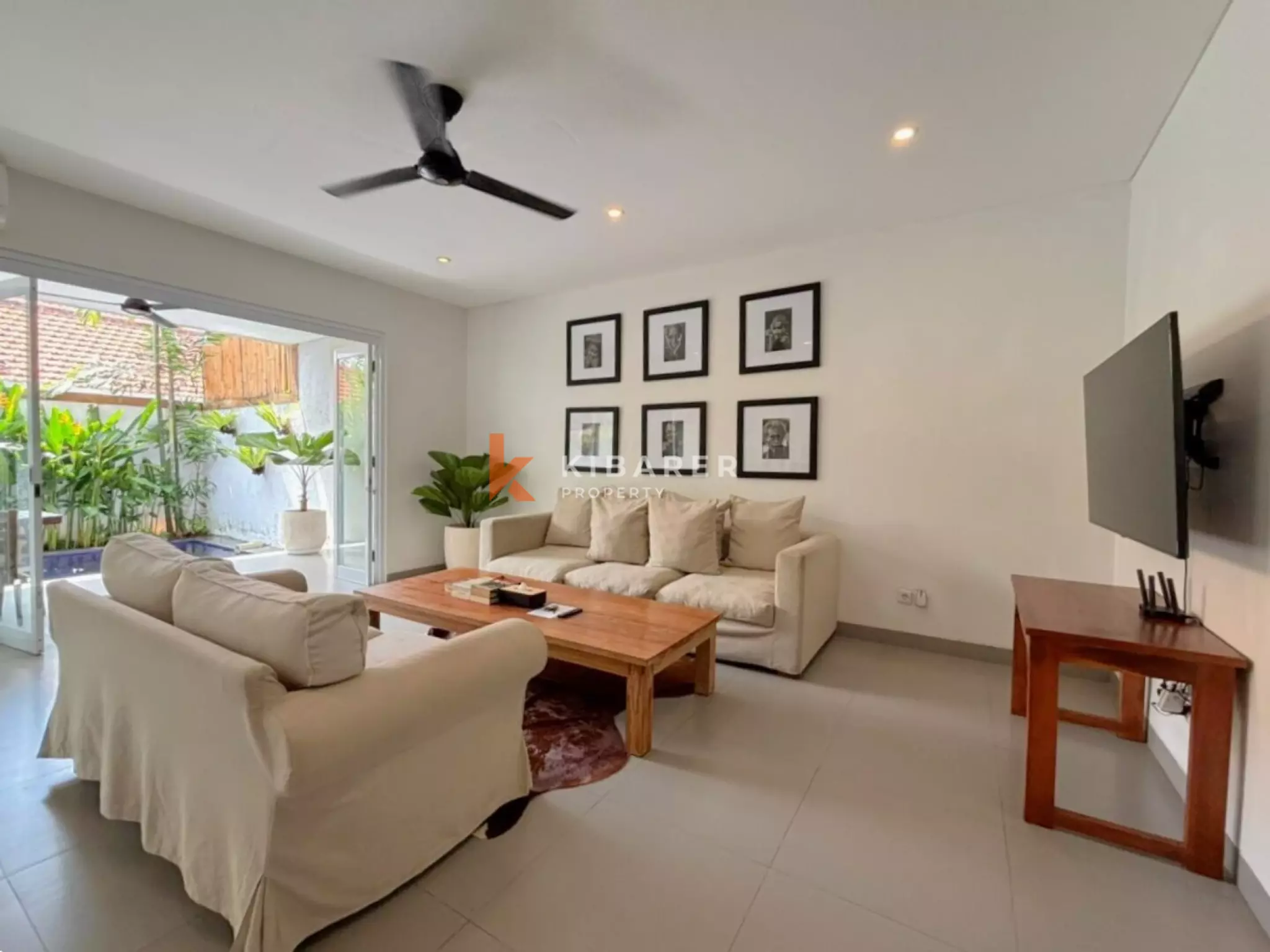 Villa Dua Kamar Tidur Tertutup dengan Nuansa Tropis Pribadi di Canggu