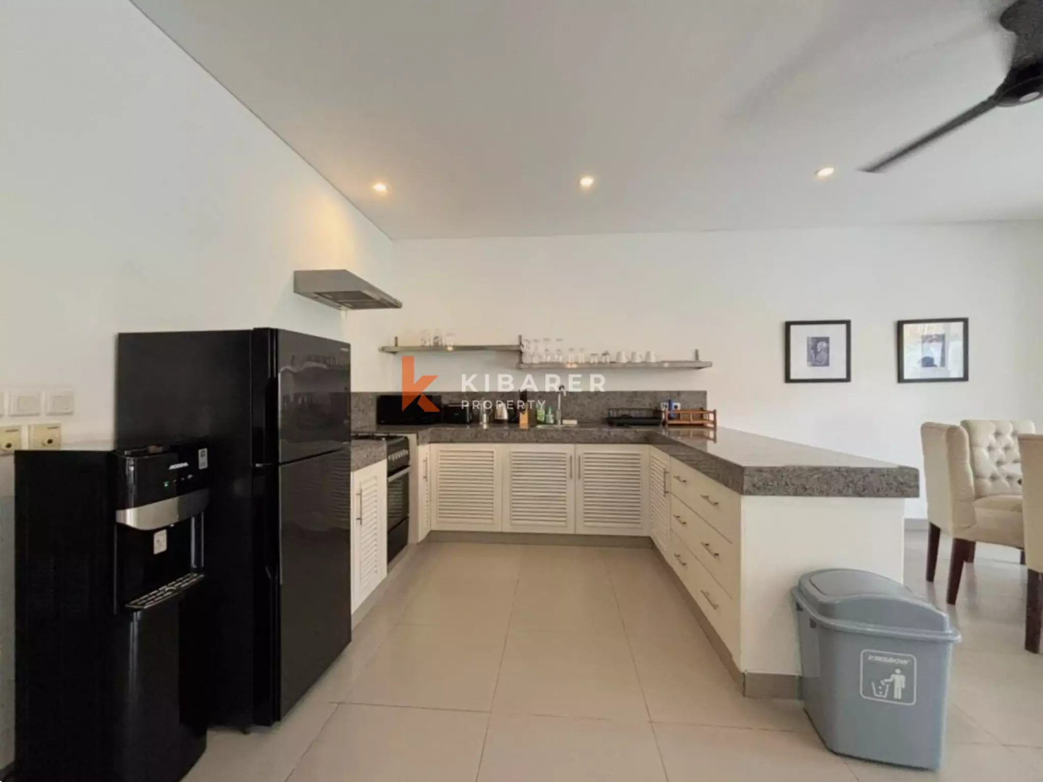 Villa Dua Kamar Tidur Tertutup dengan Nuansa Tropis Pribadi di Canggu