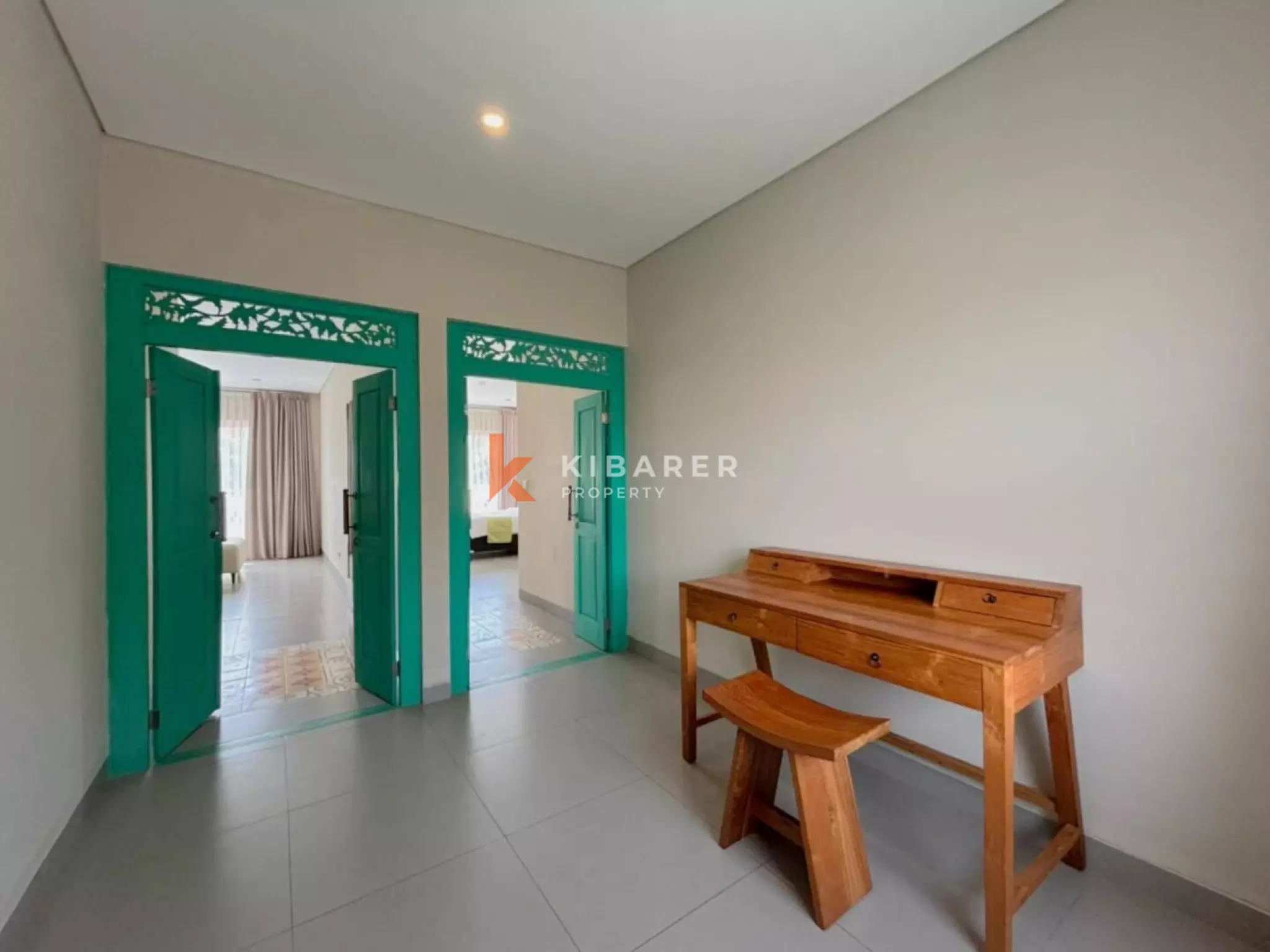 Villa Dua Kamar Tidur Tertutup dengan Nuansa Tropis Pribadi di Canggu