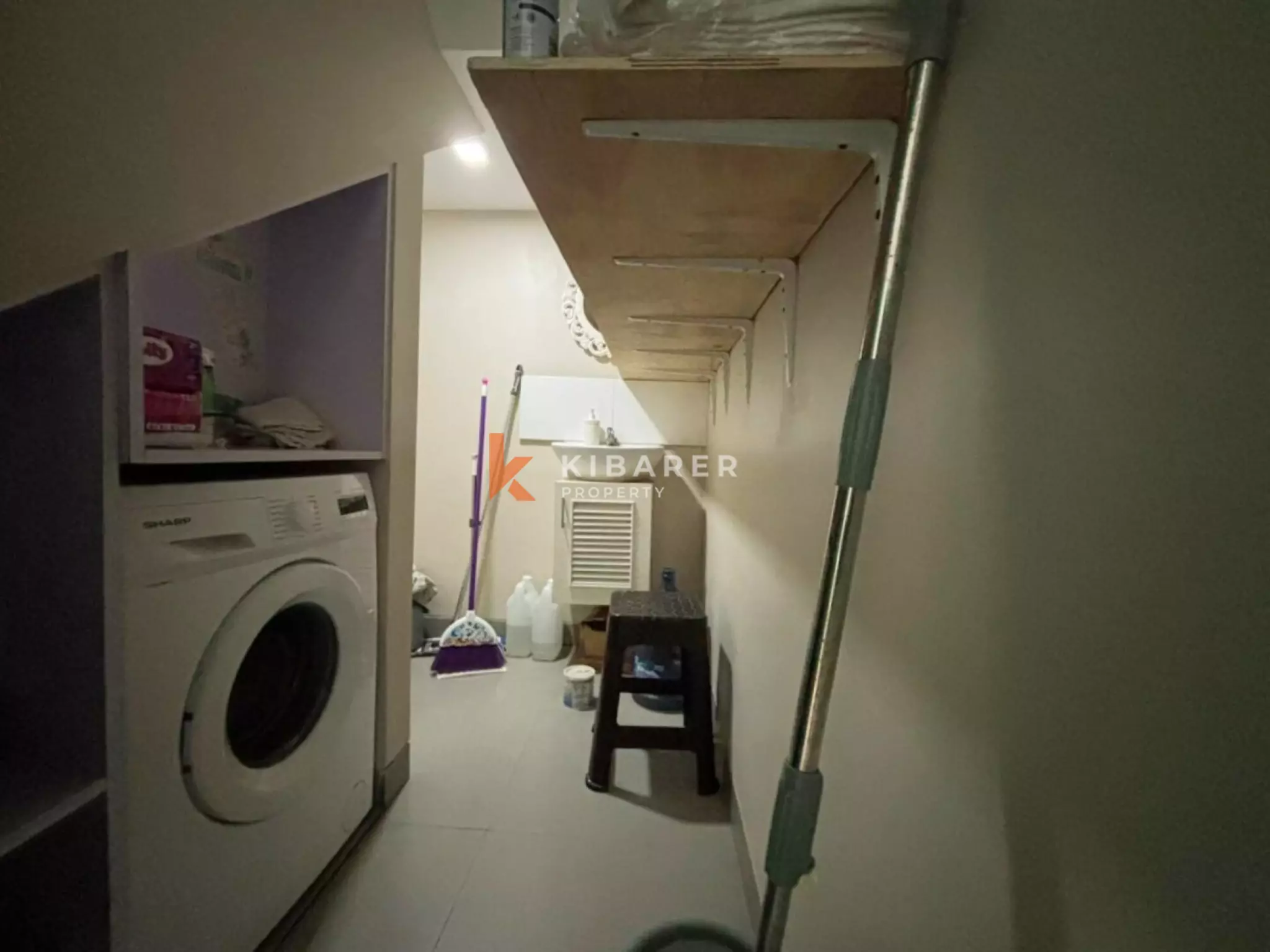 Villa Dua Kamar Tidur Tertutup dengan Nuansa Tropis Pribadi di Canggu