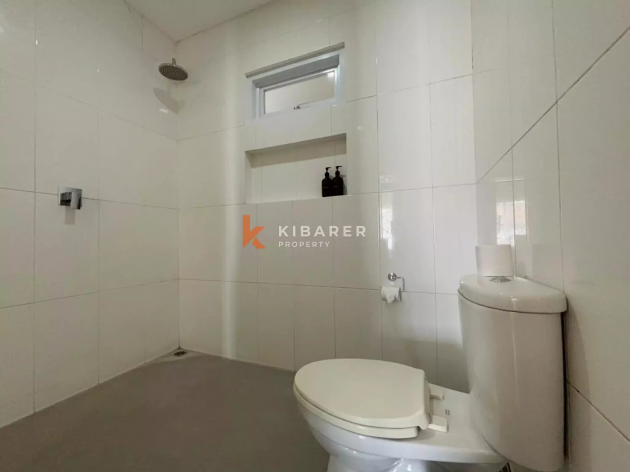 Villa Dua Kamar Tidur Tertutup dengan Nuansa Tropis Pribadi di Canggu