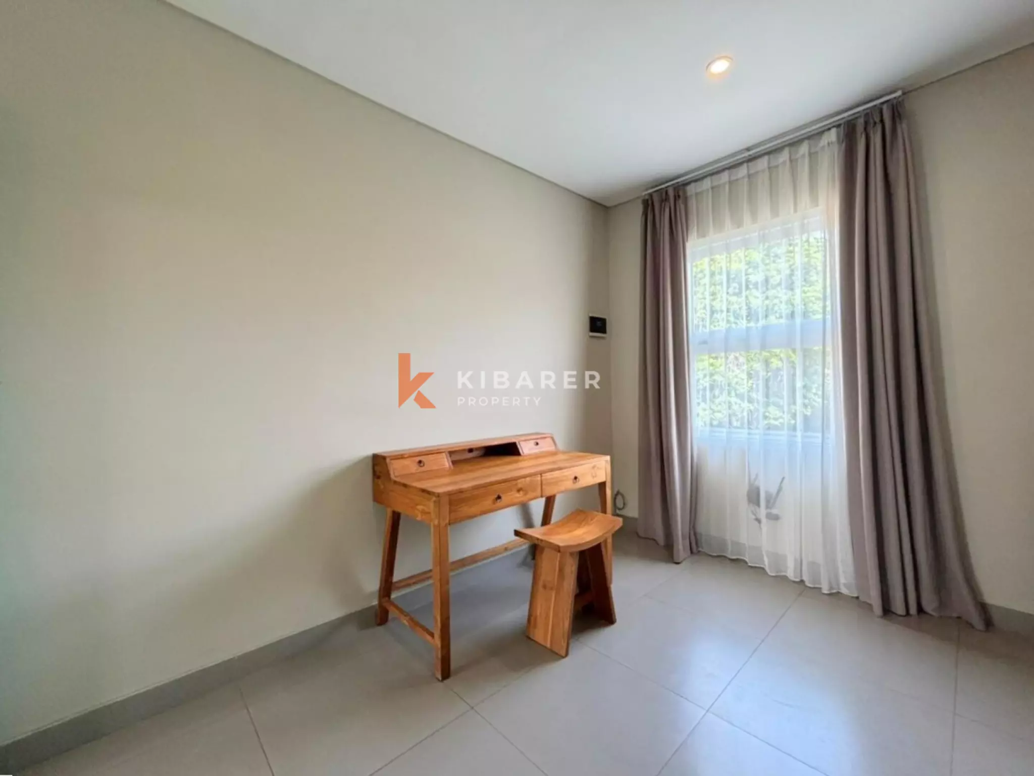 Villa Dua Kamar Tidur Tertutup dengan Nuansa Tropis Pribadi di Canggu