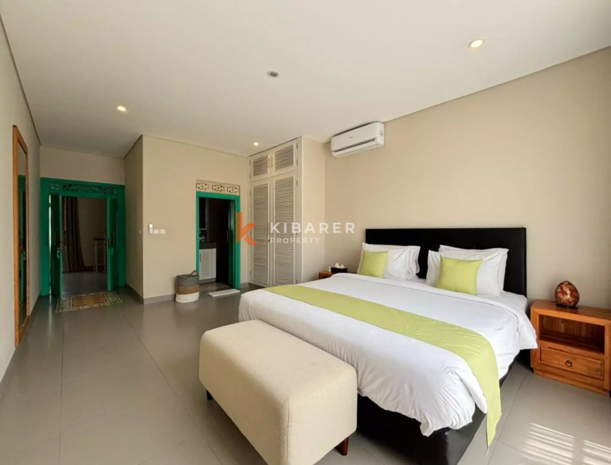 Villa Dua Kamar Tidur Tertutup dengan Nuansa Tropis Pribadi di Canggu