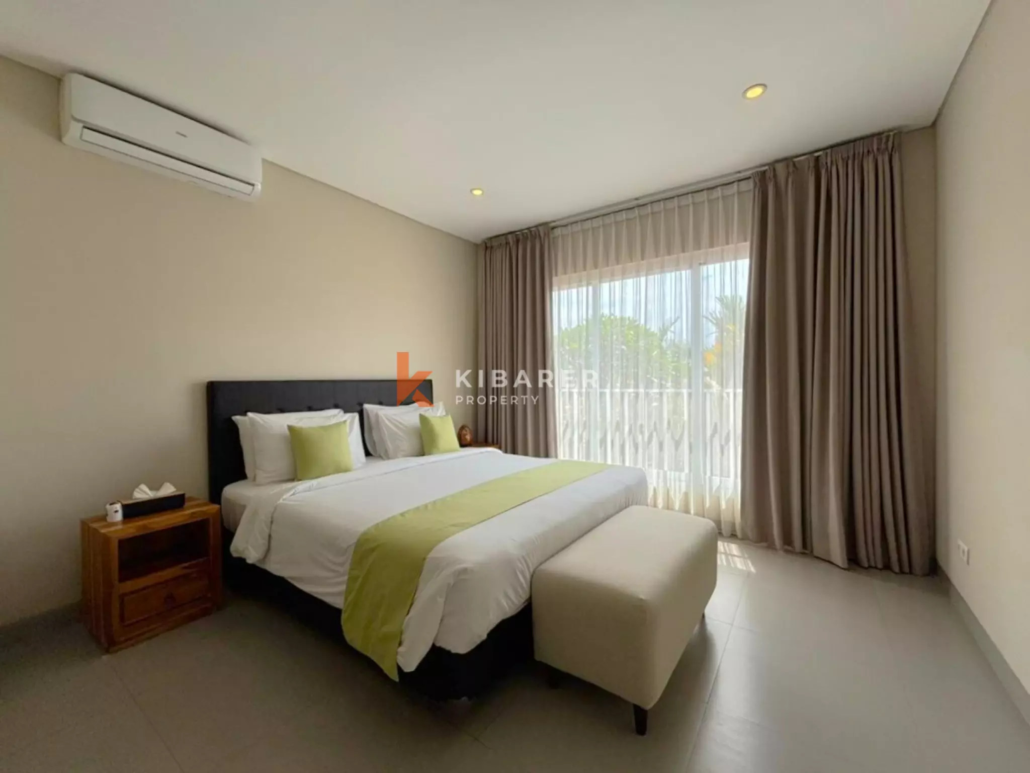 Villa Dua Kamar Tidur Tertutup dengan Nuansa Tropis Pribadi di Canggu