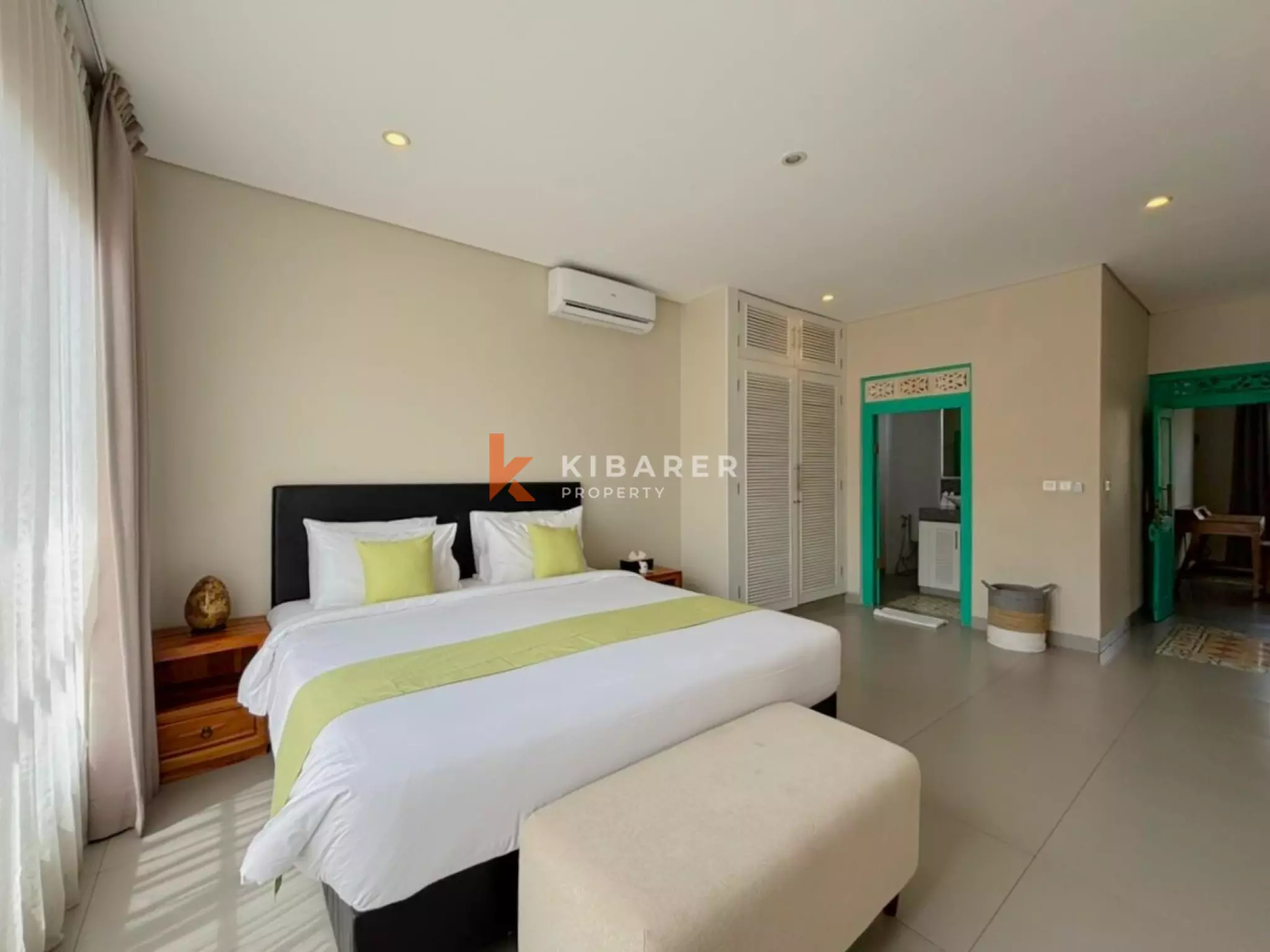 Villa Dua Kamar Tidur Tertutup dengan Nuansa Tropis Pribadi di Canggu