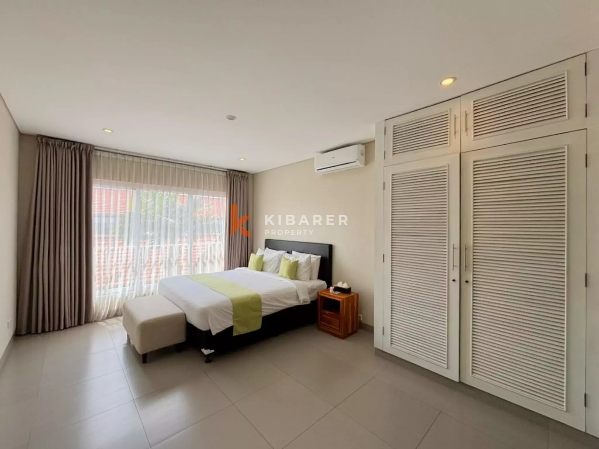 Villa Dua Kamar Tidur Tertutup dengan Nuansa Tropis Pribadi di Canggu