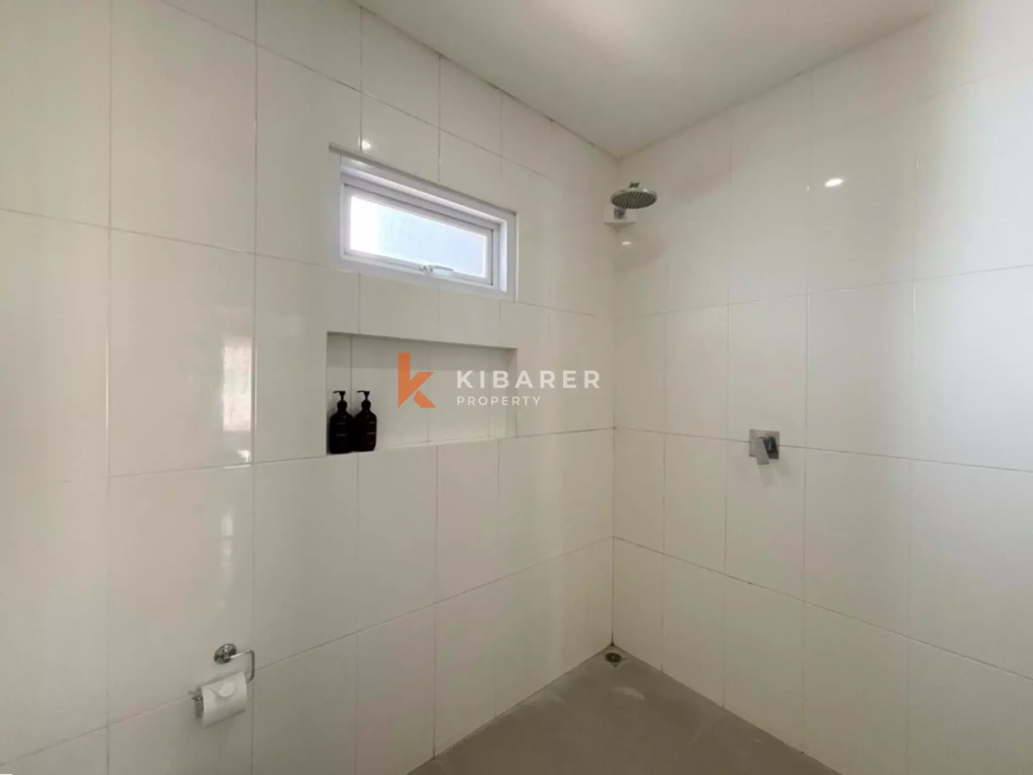 Villa Dua Kamar Tidur Tertutup dengan Nuansa Tropis Pribadi di Canggu