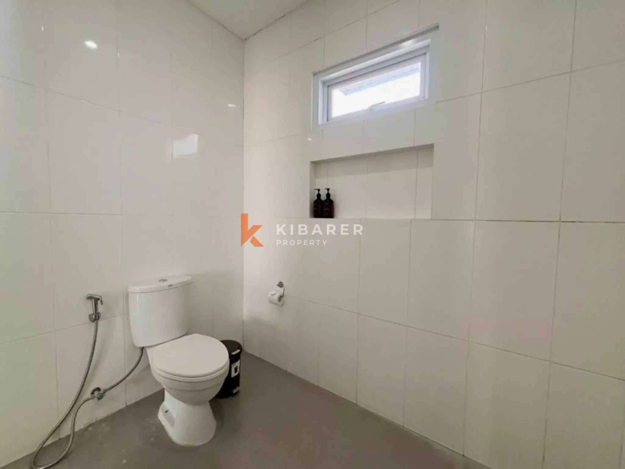 Villa Dua Kamar Tidur Tertutup dengan Nuansa Tropis Pribadi di Canggu