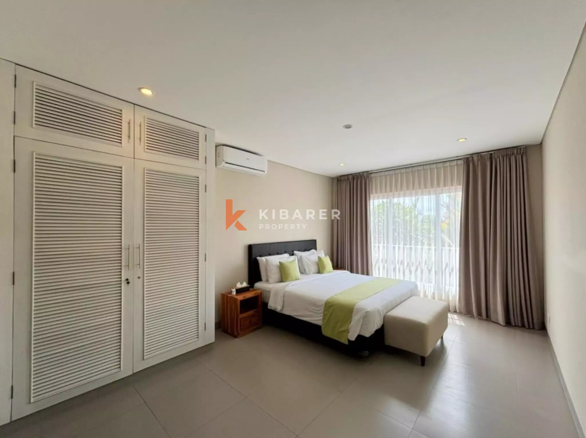 Villa Dua Kamar Tidur Tertutup dengan Nuansa Tropis Pribadi di Canggu