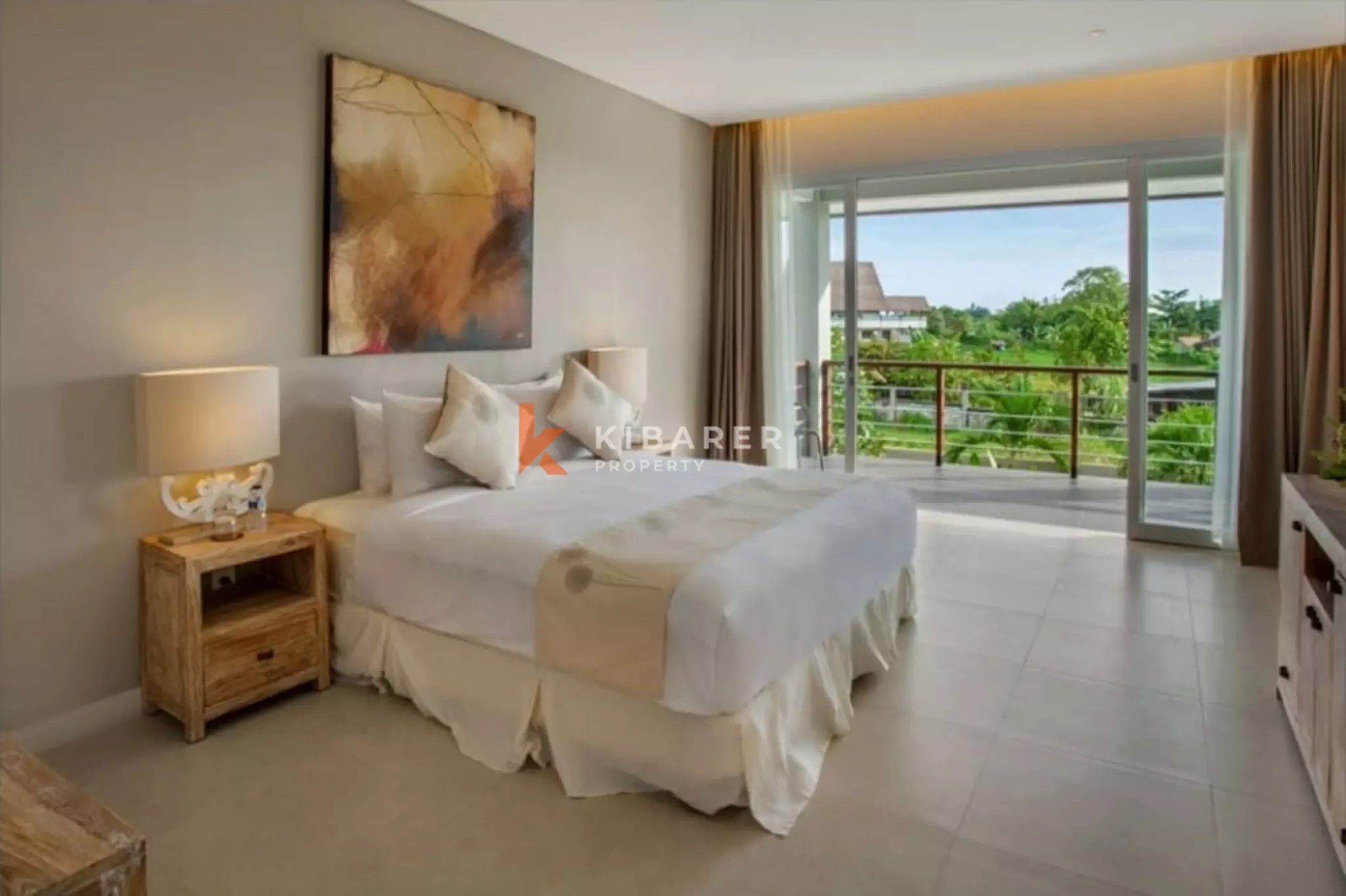 Vila Mewah dengan Empat Kamar Tidur dan Ruang Keluarga Tertutup di Canggu