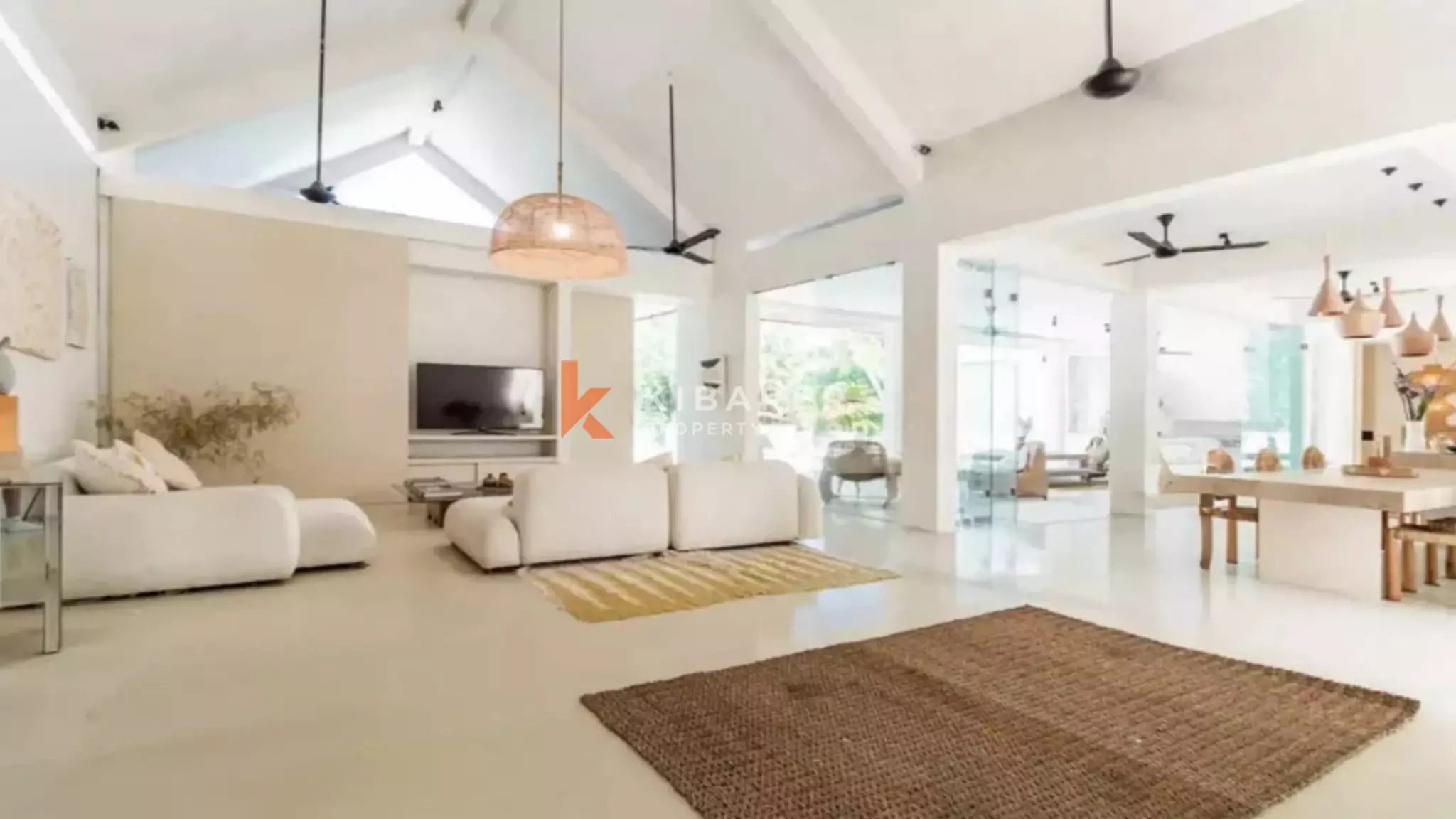 Elegant Three-Bedroom Enclosed Living Villa for Rent Near Pererenan Beach