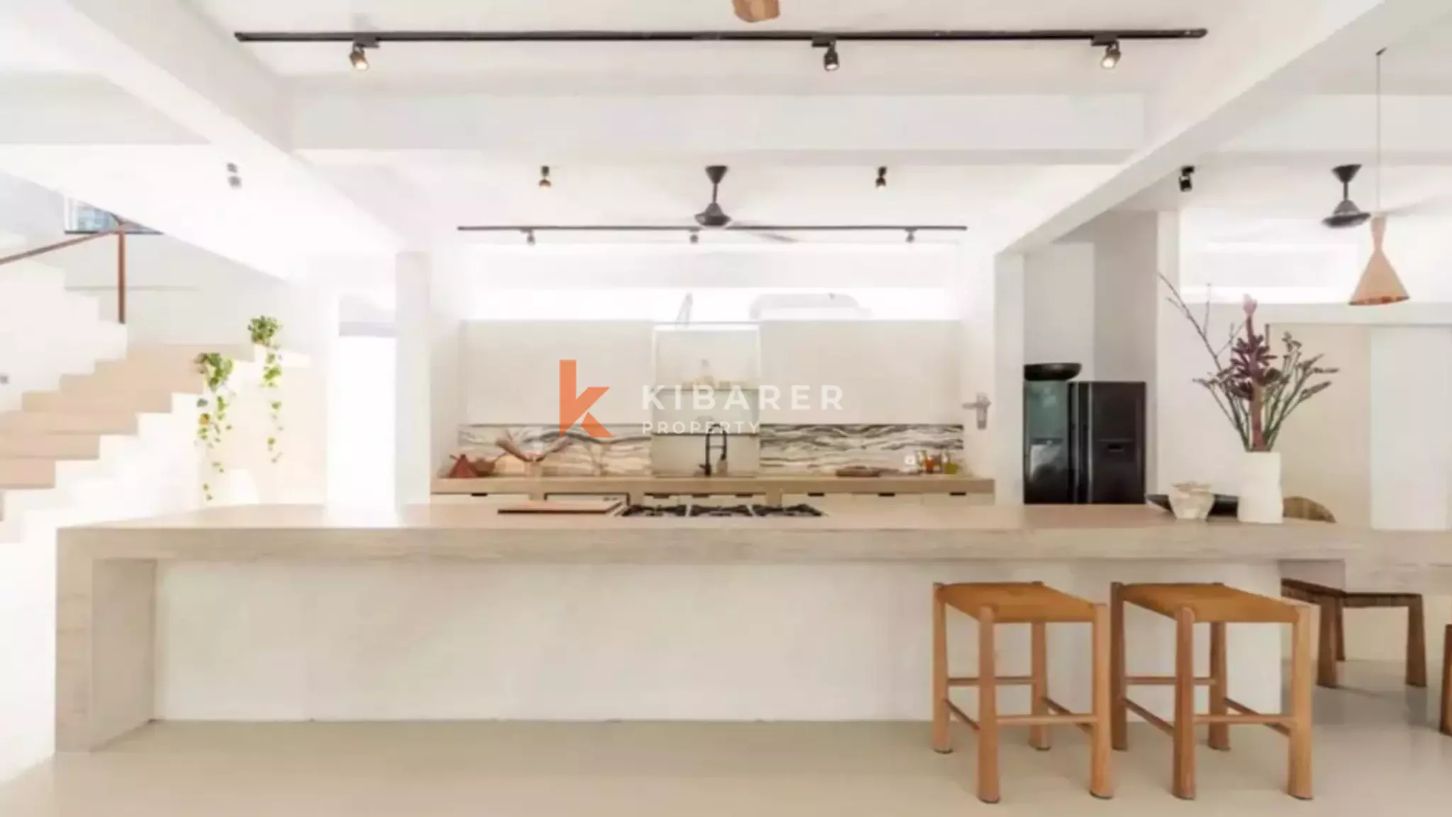 Elegant Three-Bedroom Enclosed Living Villa for Rent Near Pererenan Beach