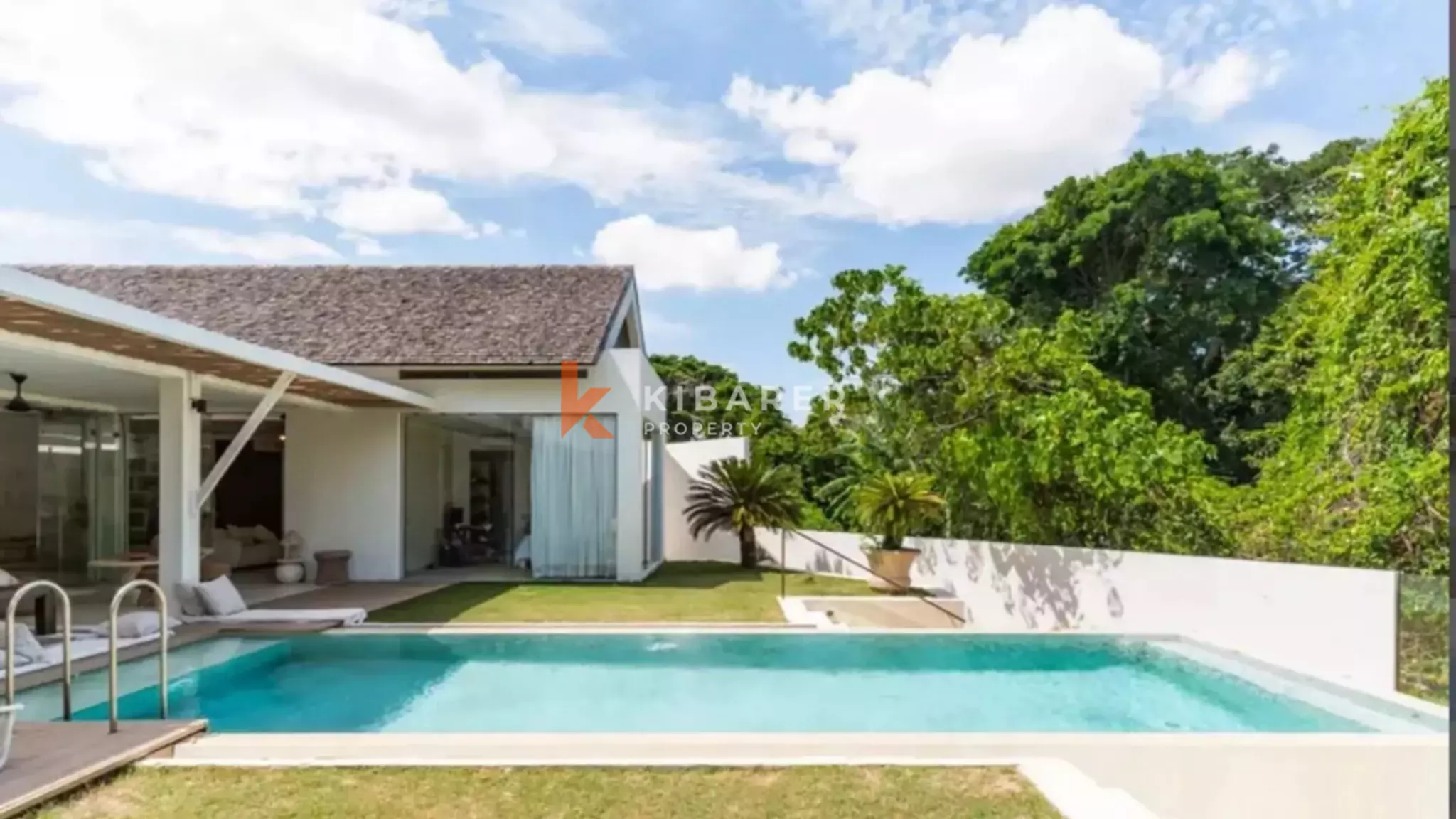 Elegant Three-Bedroom Enclosed Living Villa for Rent Near Pererenan Beach