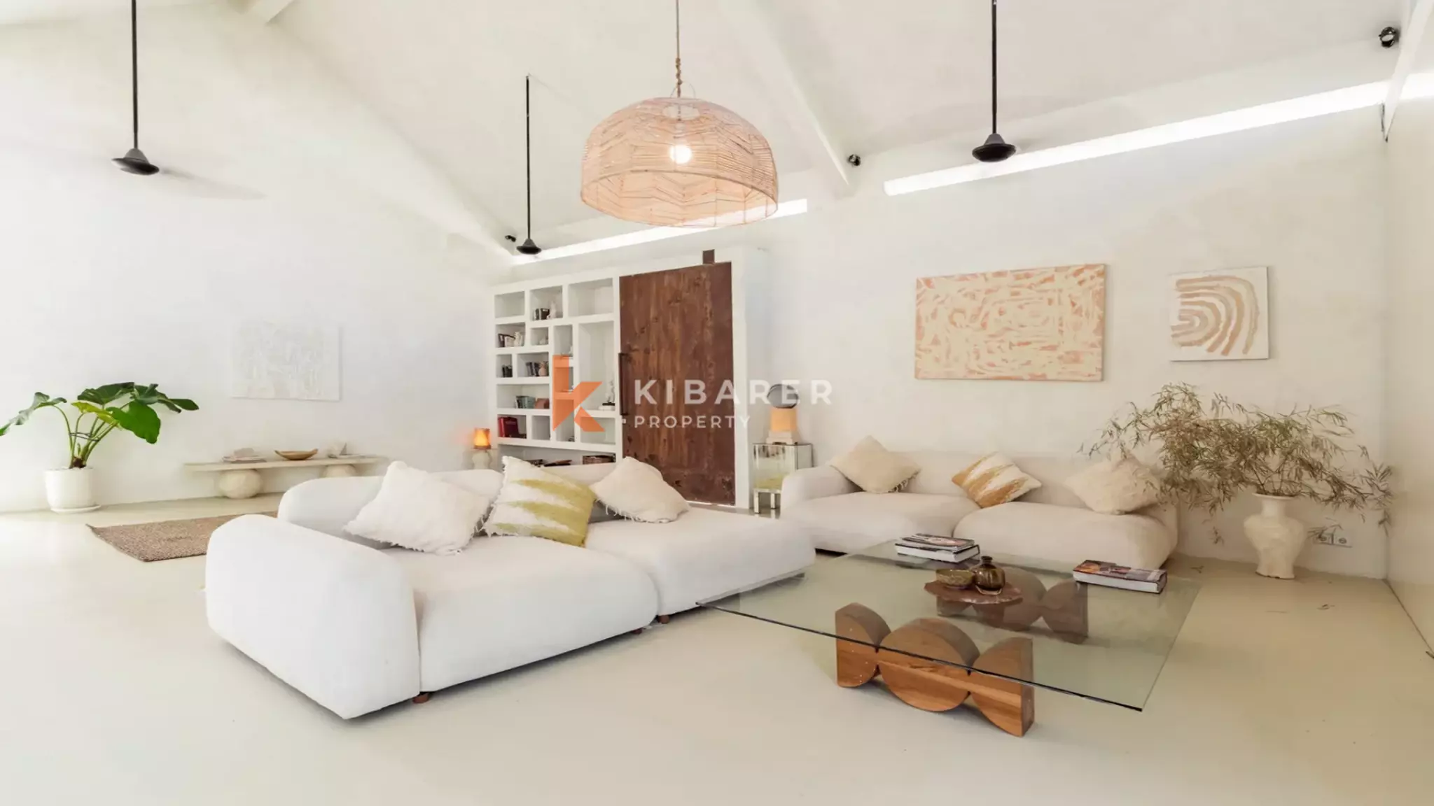 Elegant Three-Bedroom Enclosed Living Villa for Rent Near Pererenan Beach