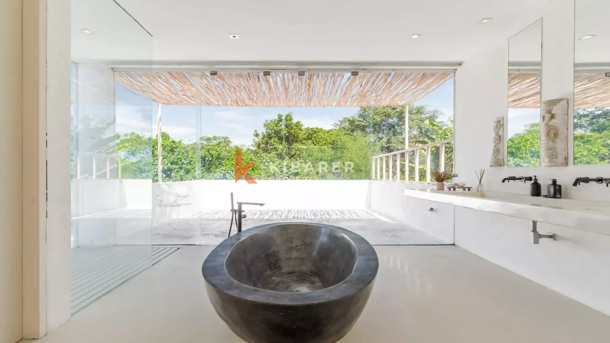 Elegant Three-Bedroom Enclosed Living Villa for Rent Near Pererenan Beach