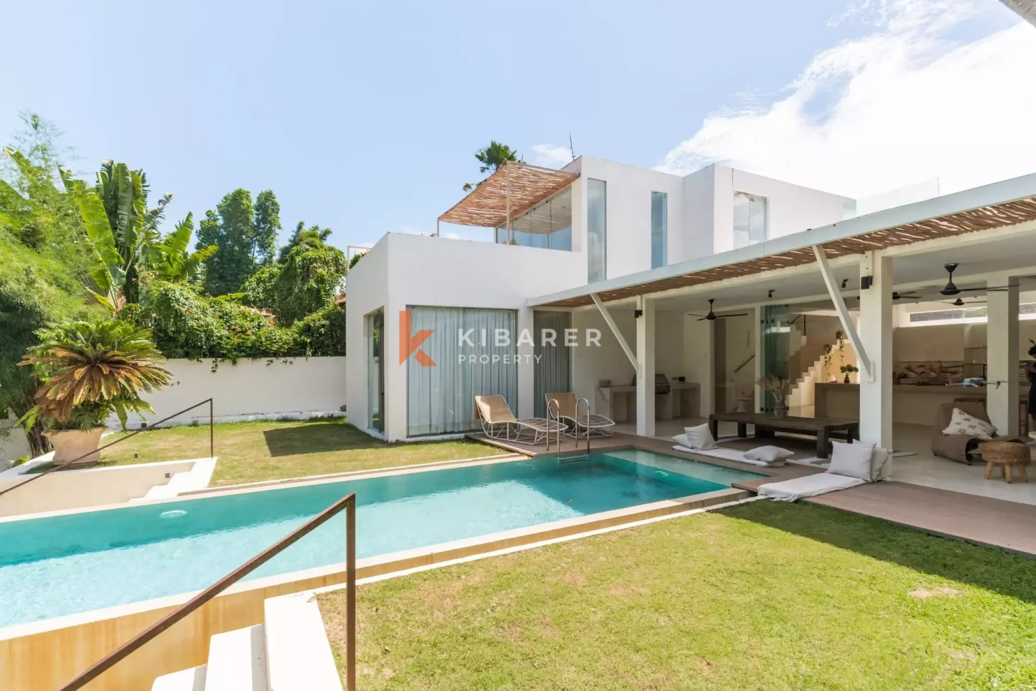 Elegant Three-Bedroom Enclosed Living Villa for Rent Near Pererenan Beach