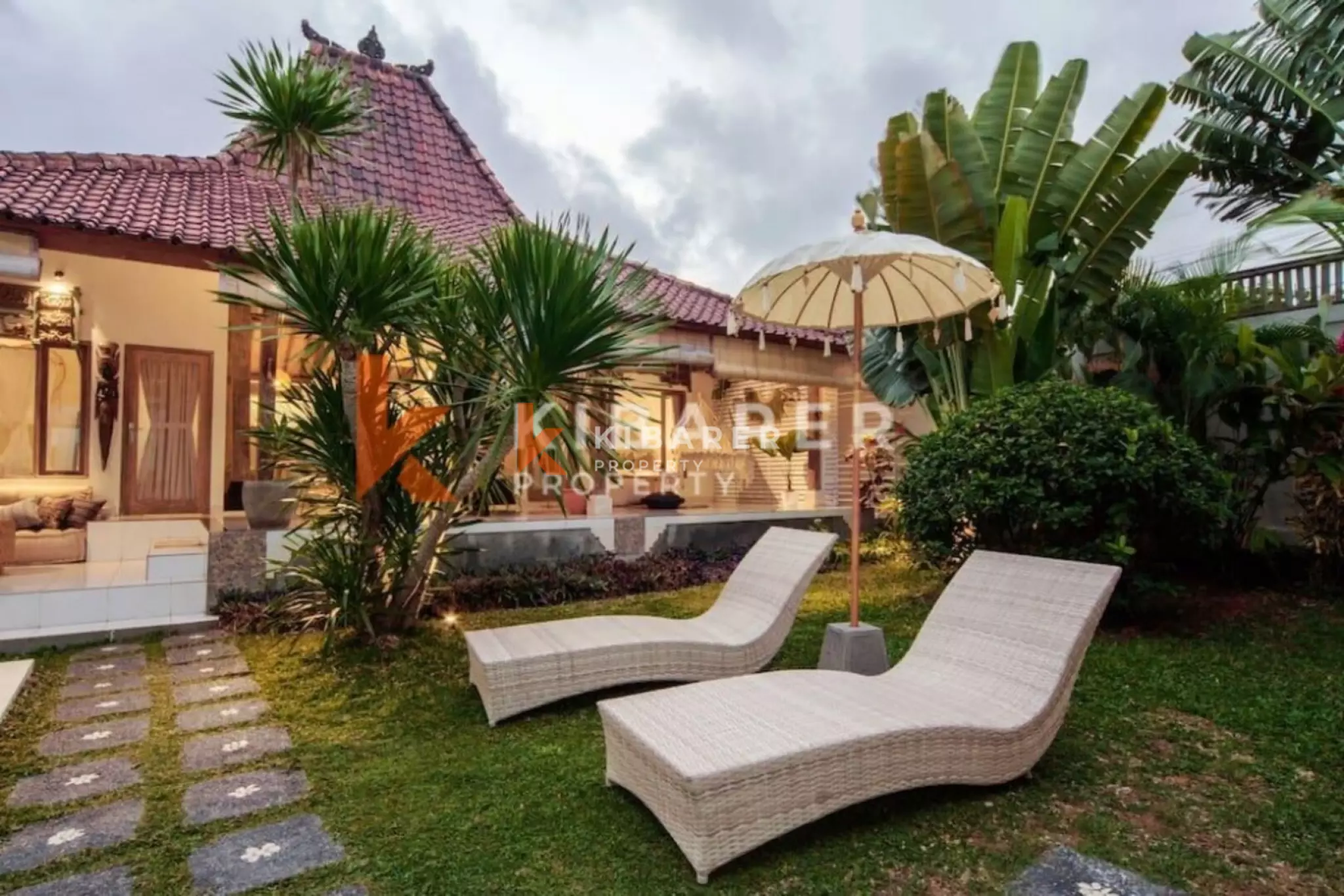 Kerobokan Tropical Joglo - Vila Dua Kamar Tidur dengan Gaya Bohemian Modern dan Interior Terbuka