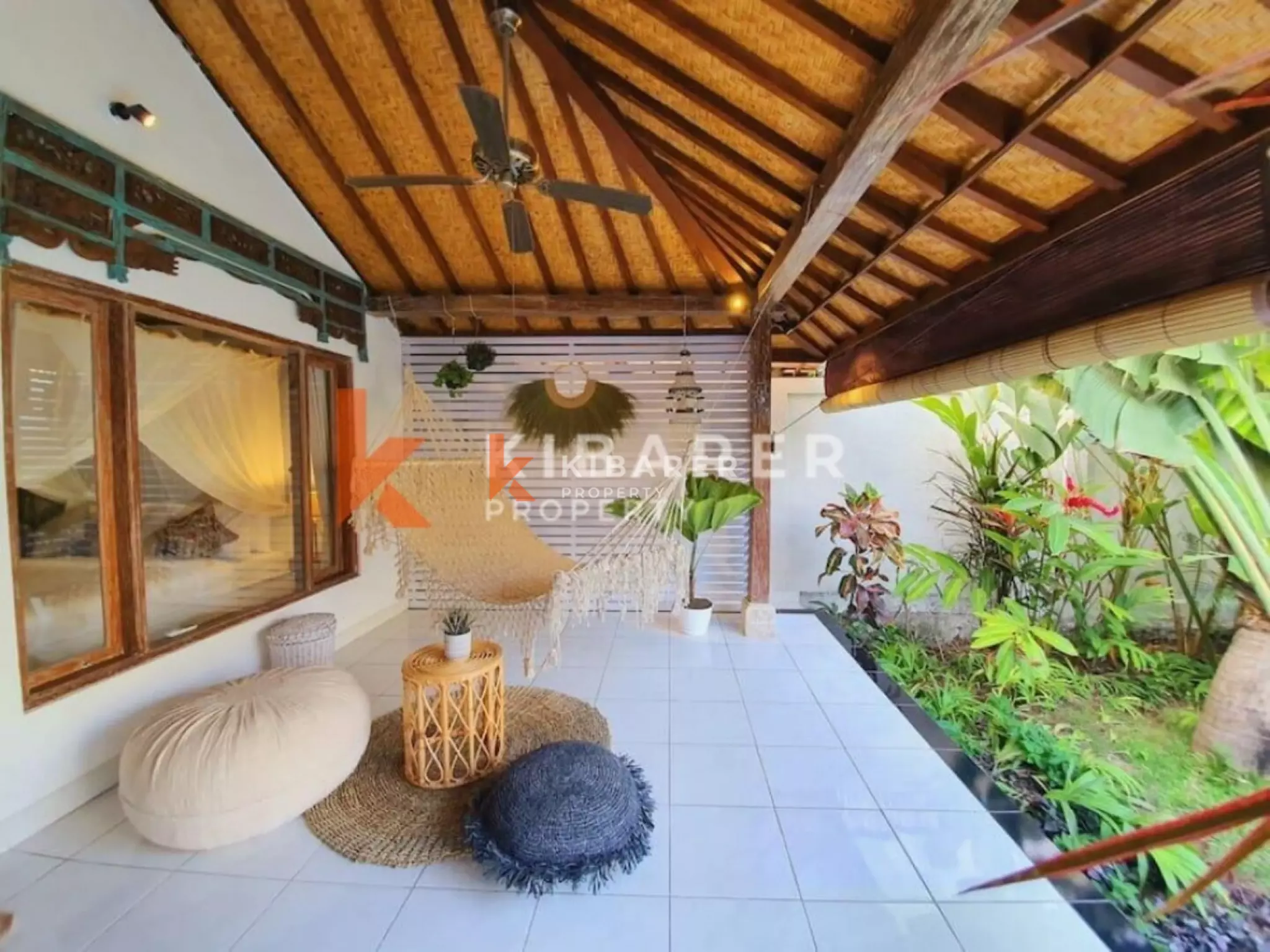 Kerobokan Tropical Joglo - Vila Dua Kamar Tidur dengan Gaya Bohemian Modern dan Interior Terbuka