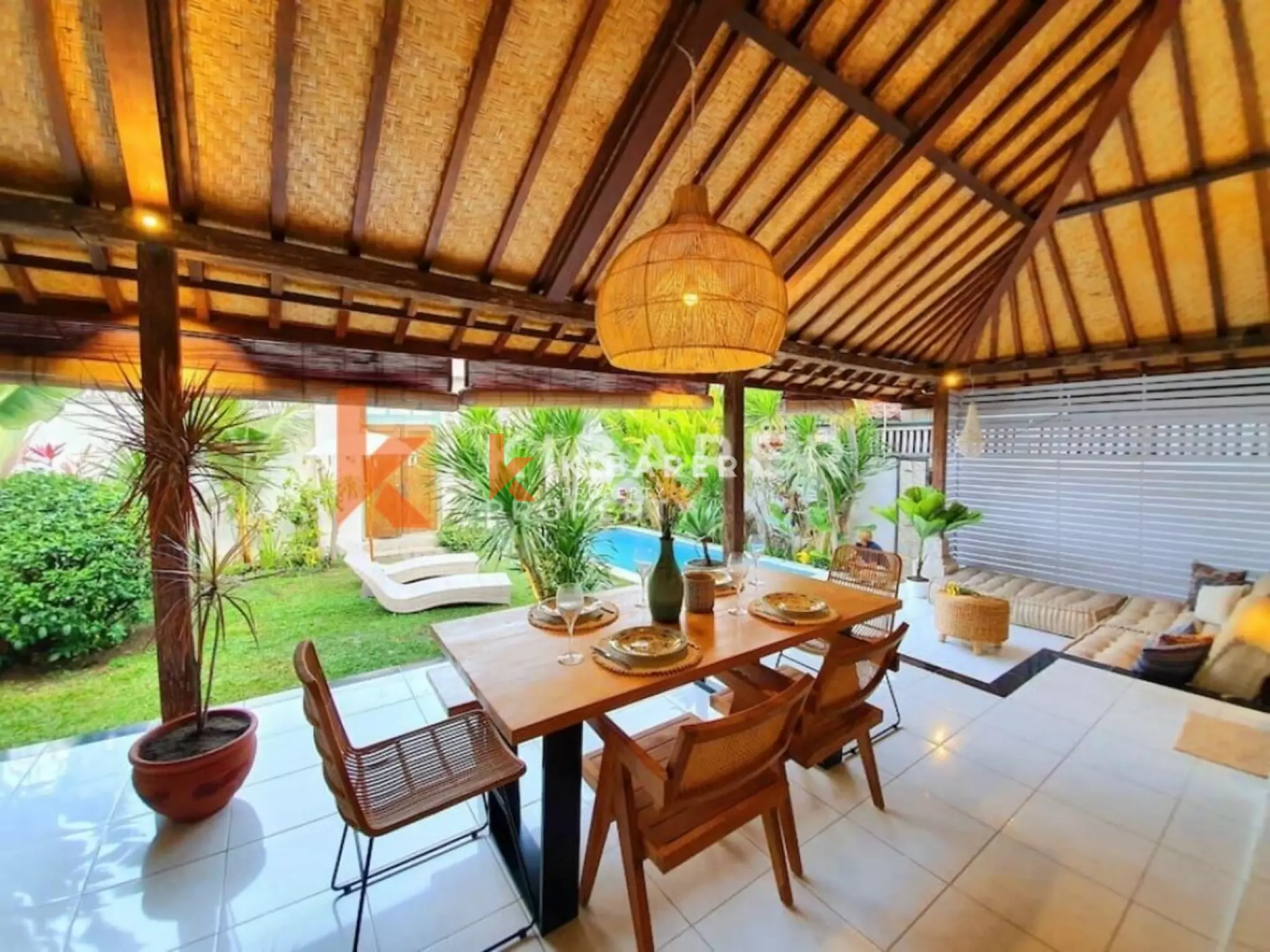 Kerobokan Tropical Joglo - Vila Dua Kamar Tidur dengan Gaya Bohemian Modern dan Interior Terbuka