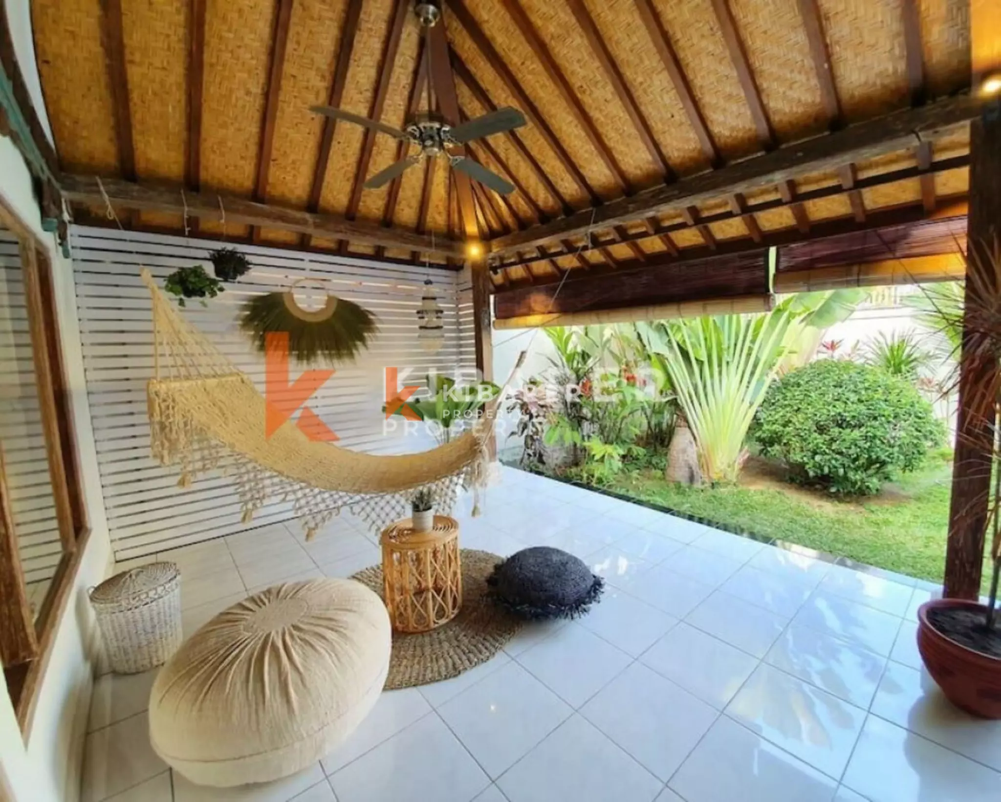 Kerobokan Tropical Joglo - Vila Dua Kamar Tidur dengan Gaya Bohemian Modern dan Interior Terbuka