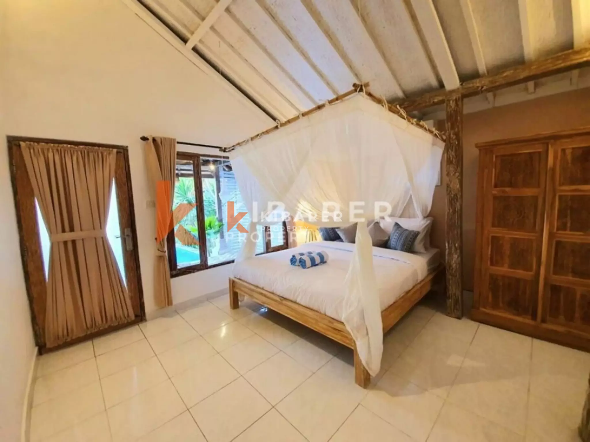 Kerobokan Tropical Joglo - Vila Dua Kamar Tidur dengan Gaya Bohemian Modern dan Interior Terbuka
