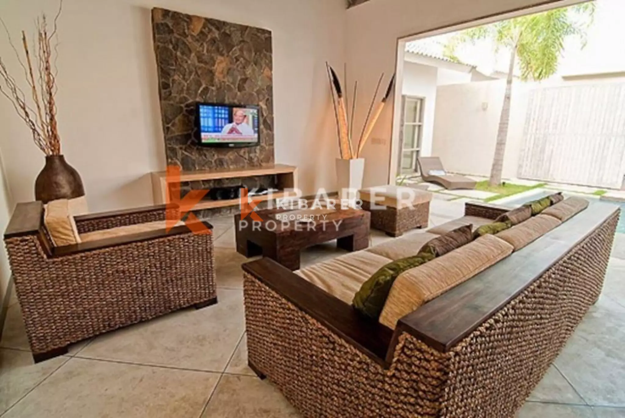 Kerobokan Tropical Joglo - Vila Dua Kamar Tidur dengan Gaya Bohemian Modern dan Interior Terbuka