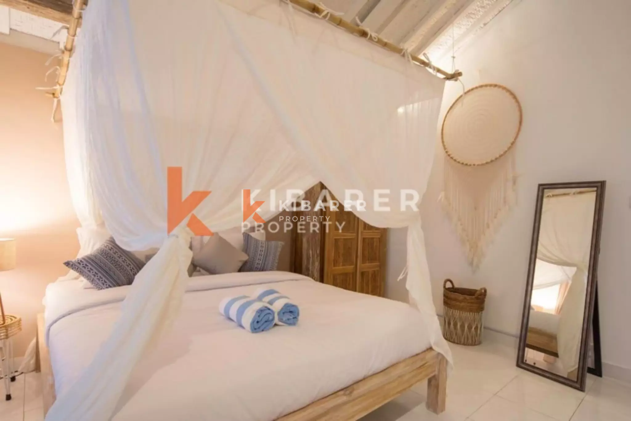 Kerobokan Tropical Joglo - Vila Dua Kamar Tidur dengan Gaya Bohemian Modern dan Interior Terbuka