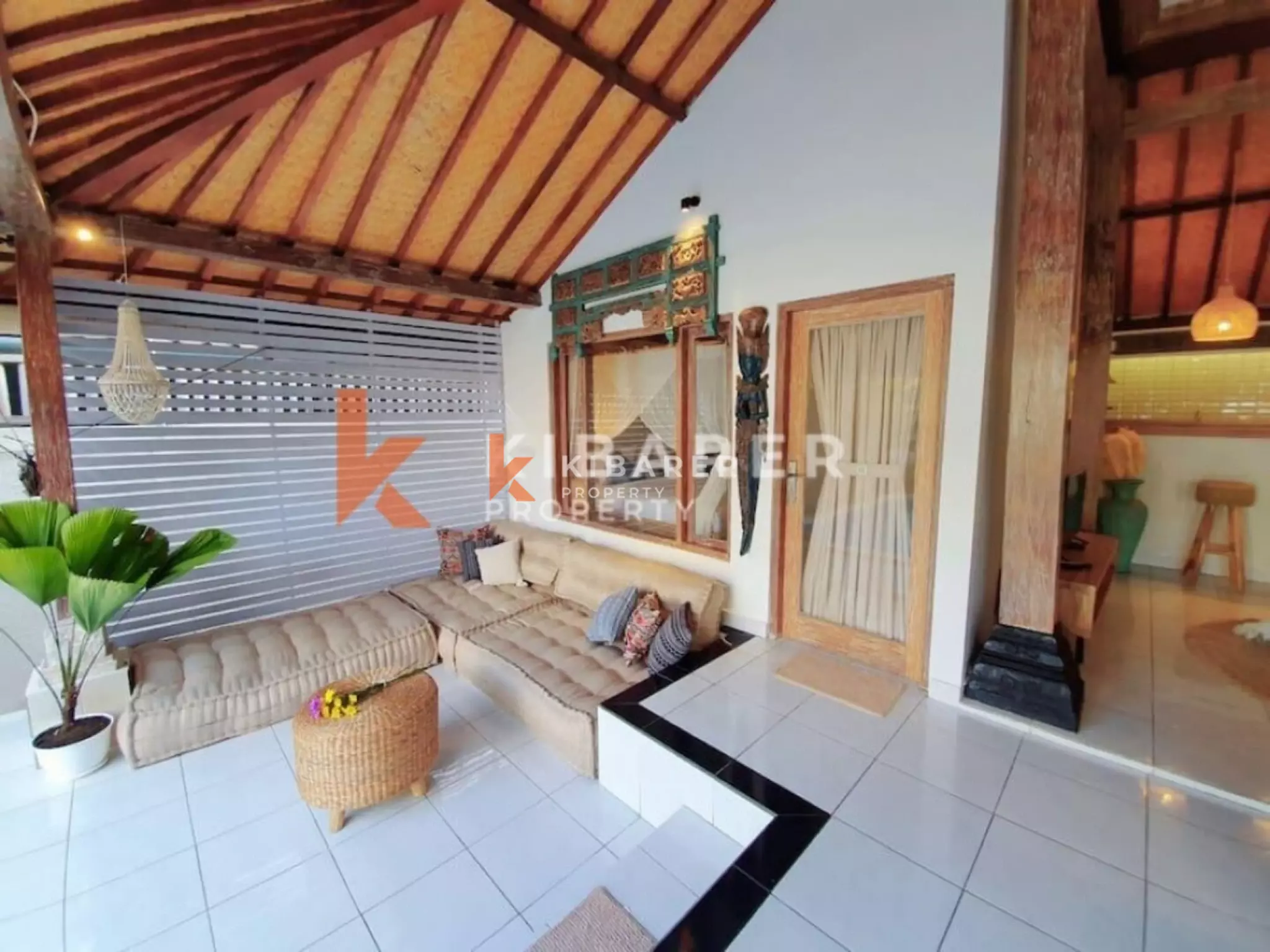 Kerobokan Tropical Joglo - Vila Dua Kamar Tidur dengan Gaya Bohemian Modern dan Interior Terbuka