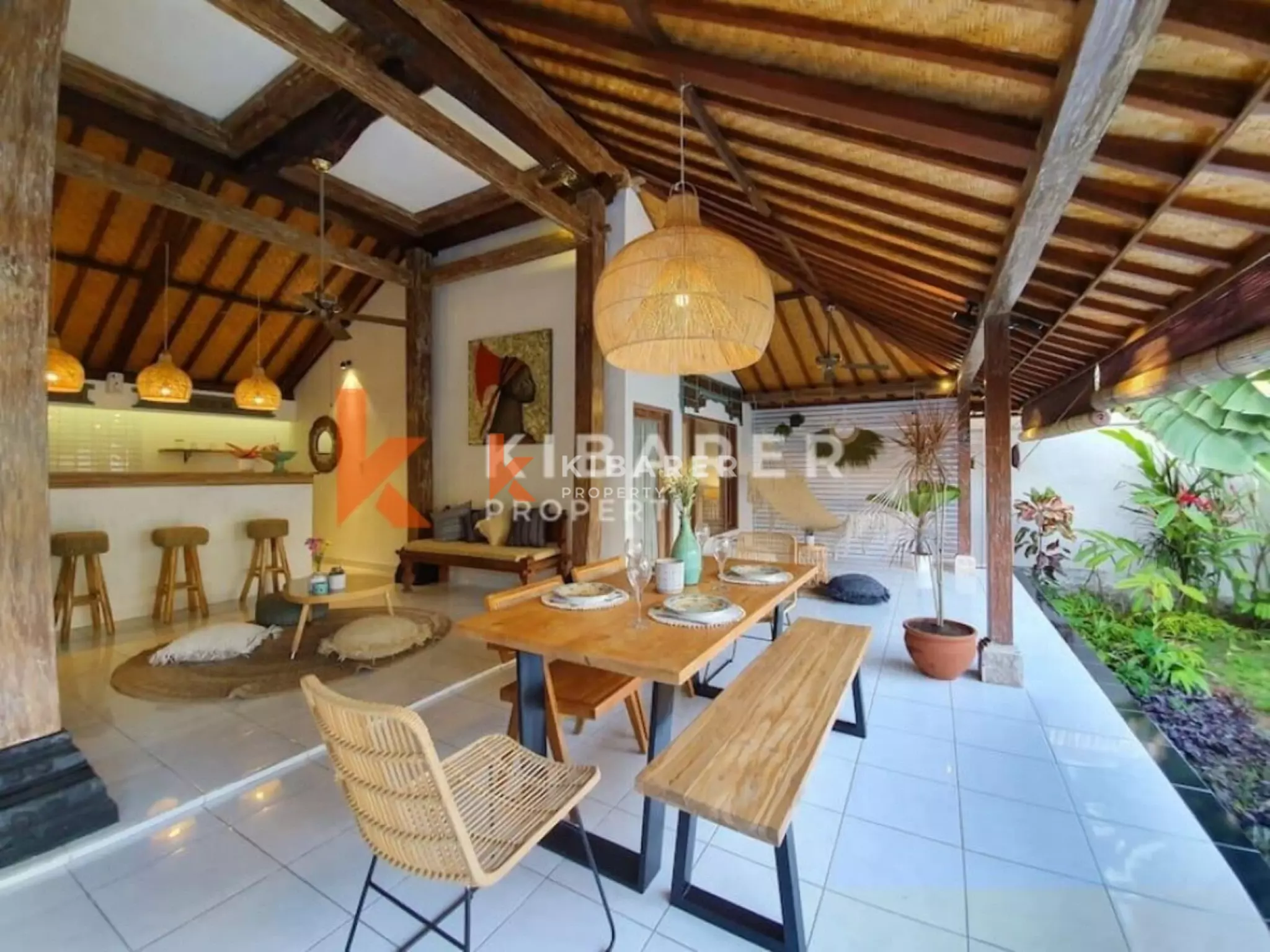 Kerobokan Tropical Joglo - Vila Dua Kamar Tidur dengan Gaya Bohemian Modern dan Interior Terbuka