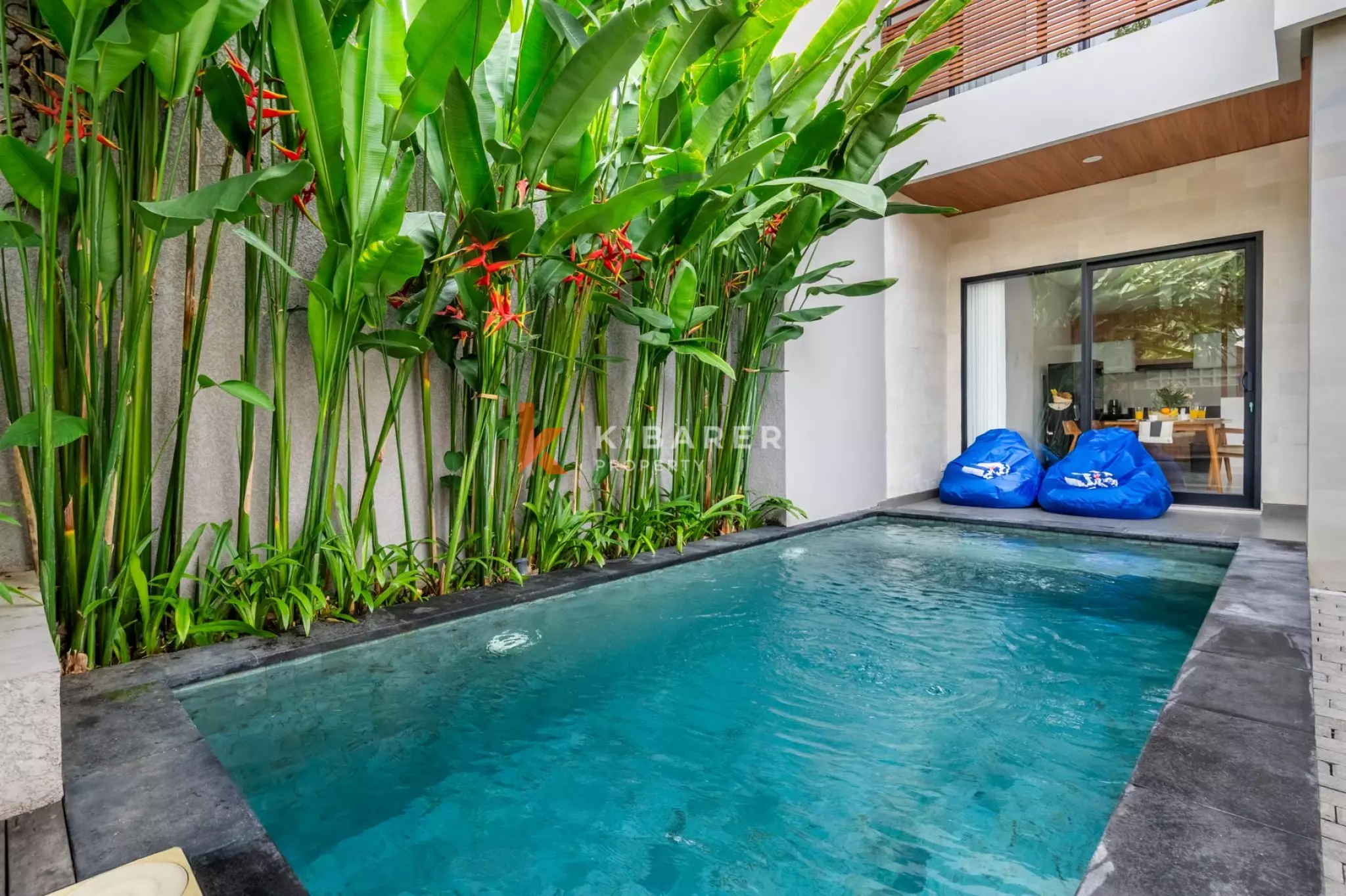 Villa Ramah Keluarga dengan Dua Kamar Tidur di Sanur - Kolam Renang & Ruang Tamu Tertutup