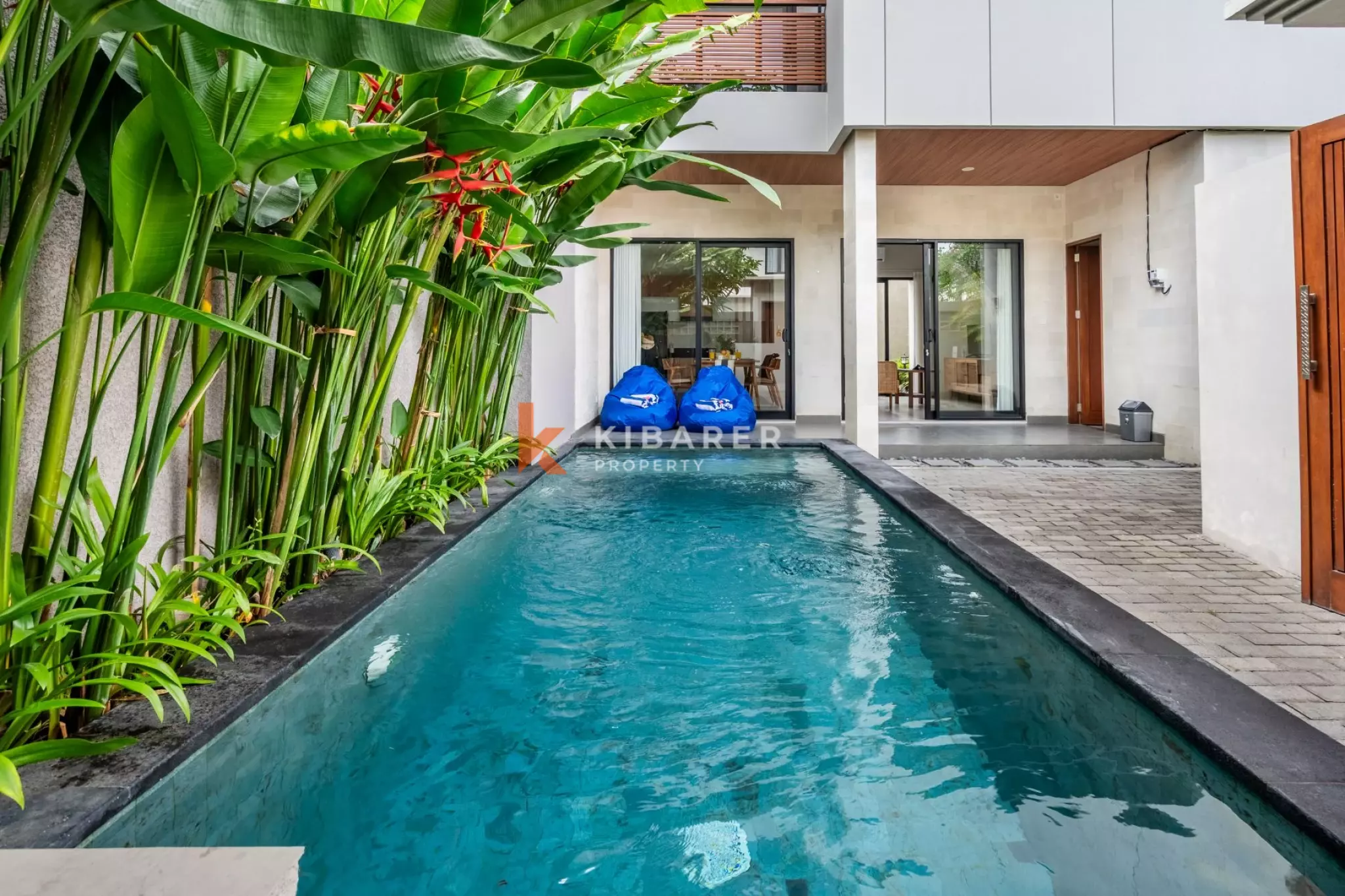 Villa Ramah Keluarga dengan Dua Kamar Tidur di Sanur - Kolam Renang & Ruang Tamu Tertutup