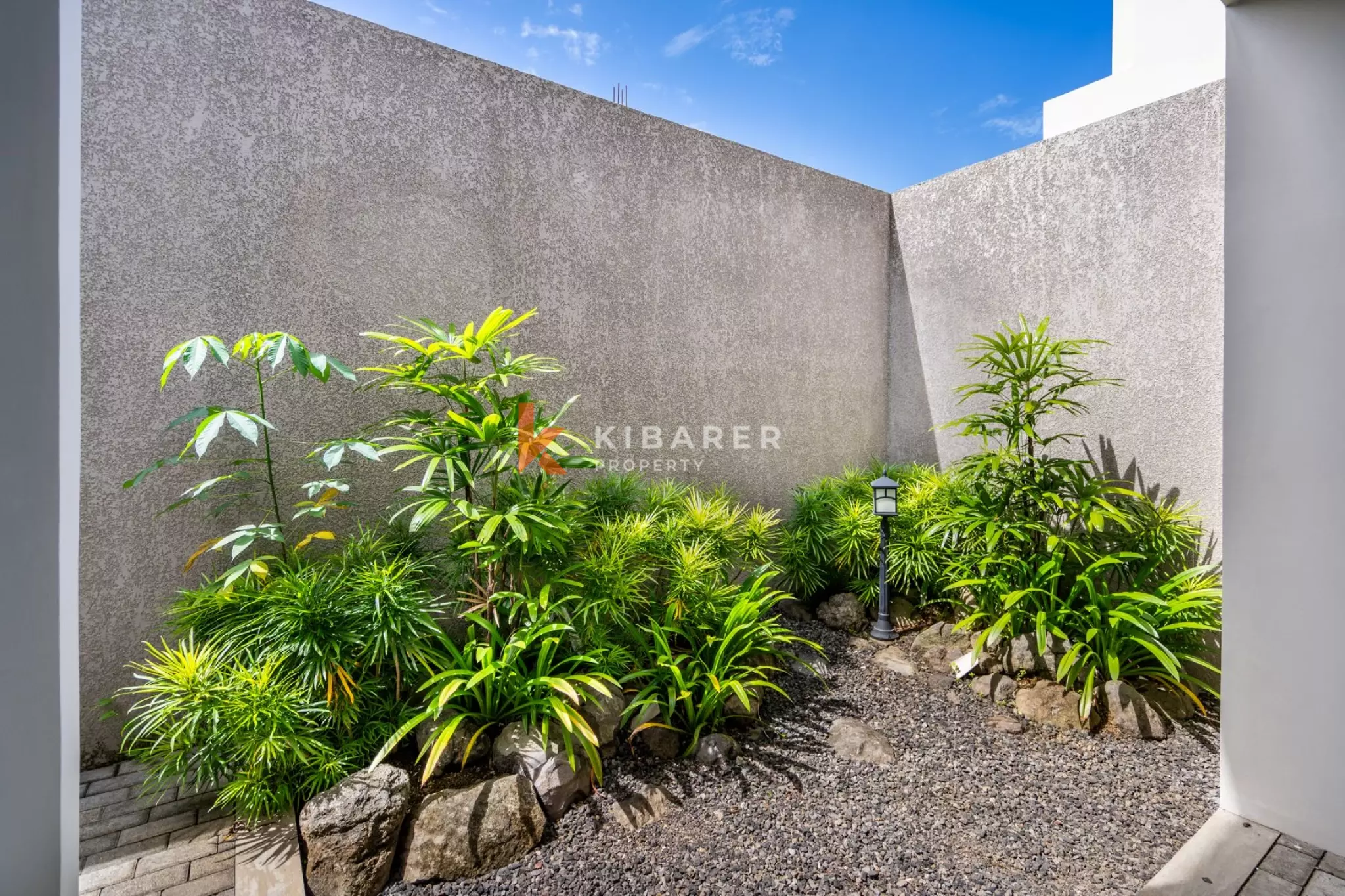 Villa Ramah Keluarga dengan Dua Kamar Tidur di Sanur - Kolam Renang & Ruang Tamu Tertutup