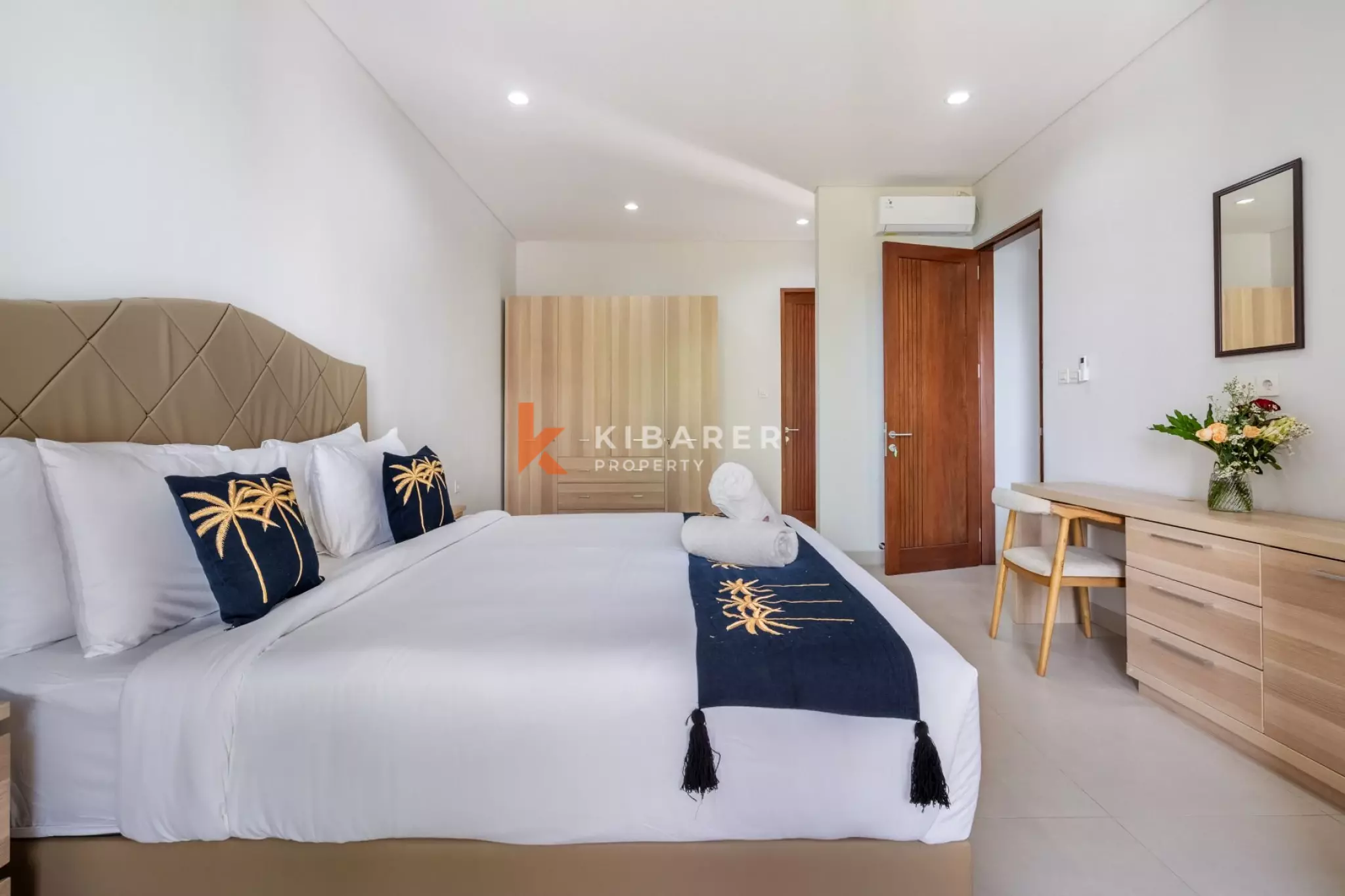 Villa Ramah Keluarga dengan Dua Kamar Tidur di Sanur - Kolam Renang & Ruang Tamu Tertutup