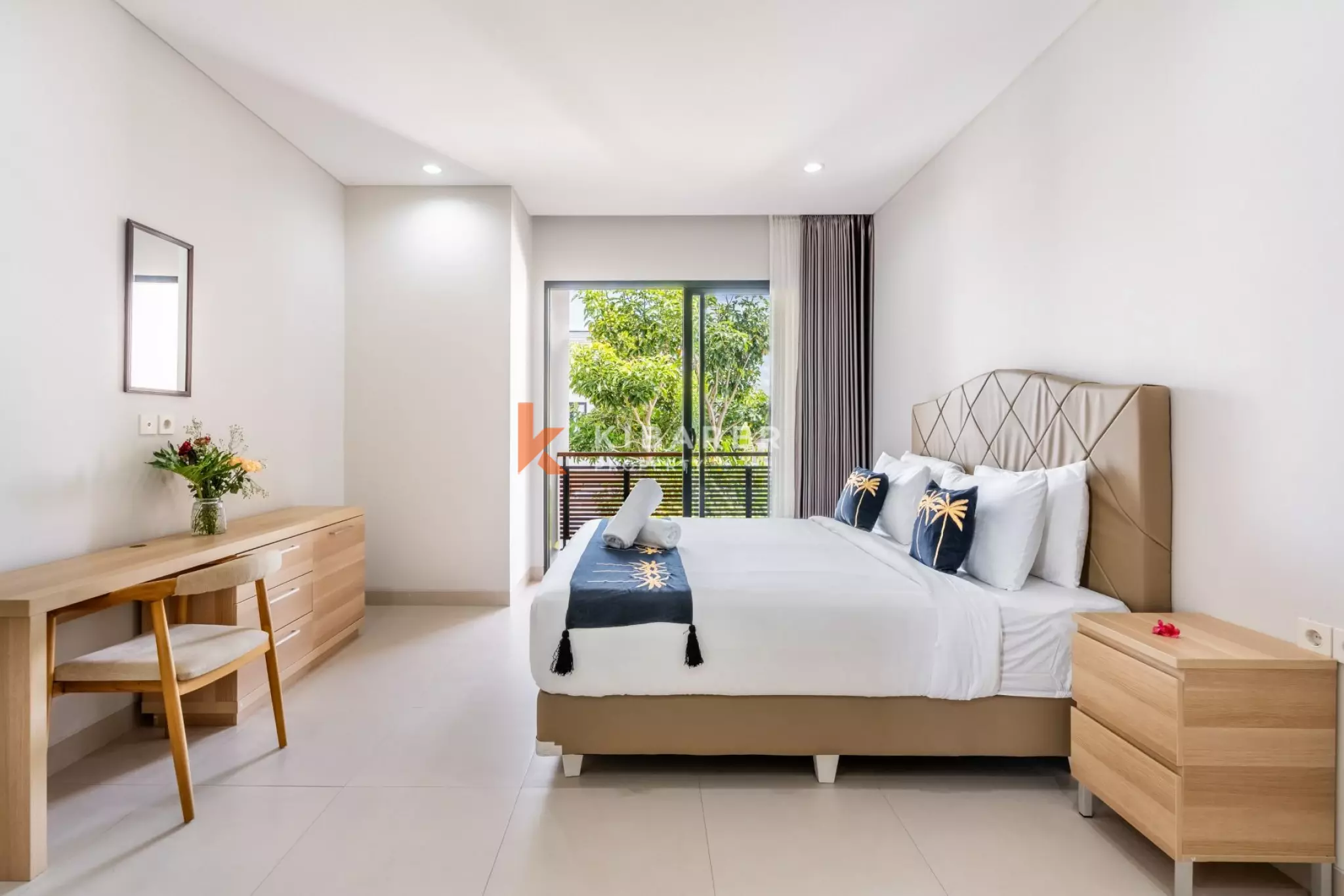 Villa Ramah Keluarga dengan Dua Kamar Tidur di Sanur - Kolam Renang & Ruang Tamu Tertutup